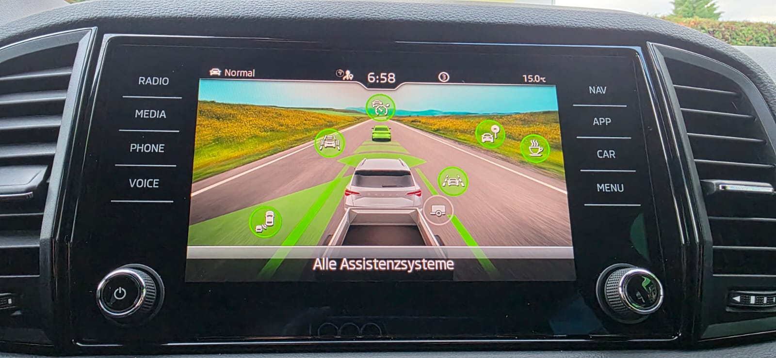 SKODA Karoq 2.0 TSI SportLine 4x4 DSG-image-17