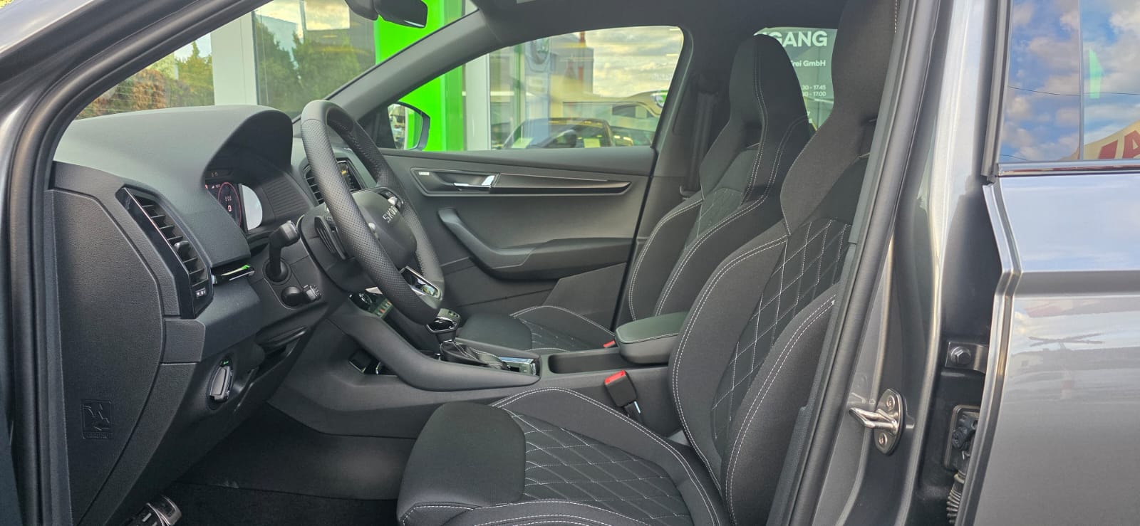 SKODA Karoq 2.0 TSI SportLine 4x4 DSG-image-9