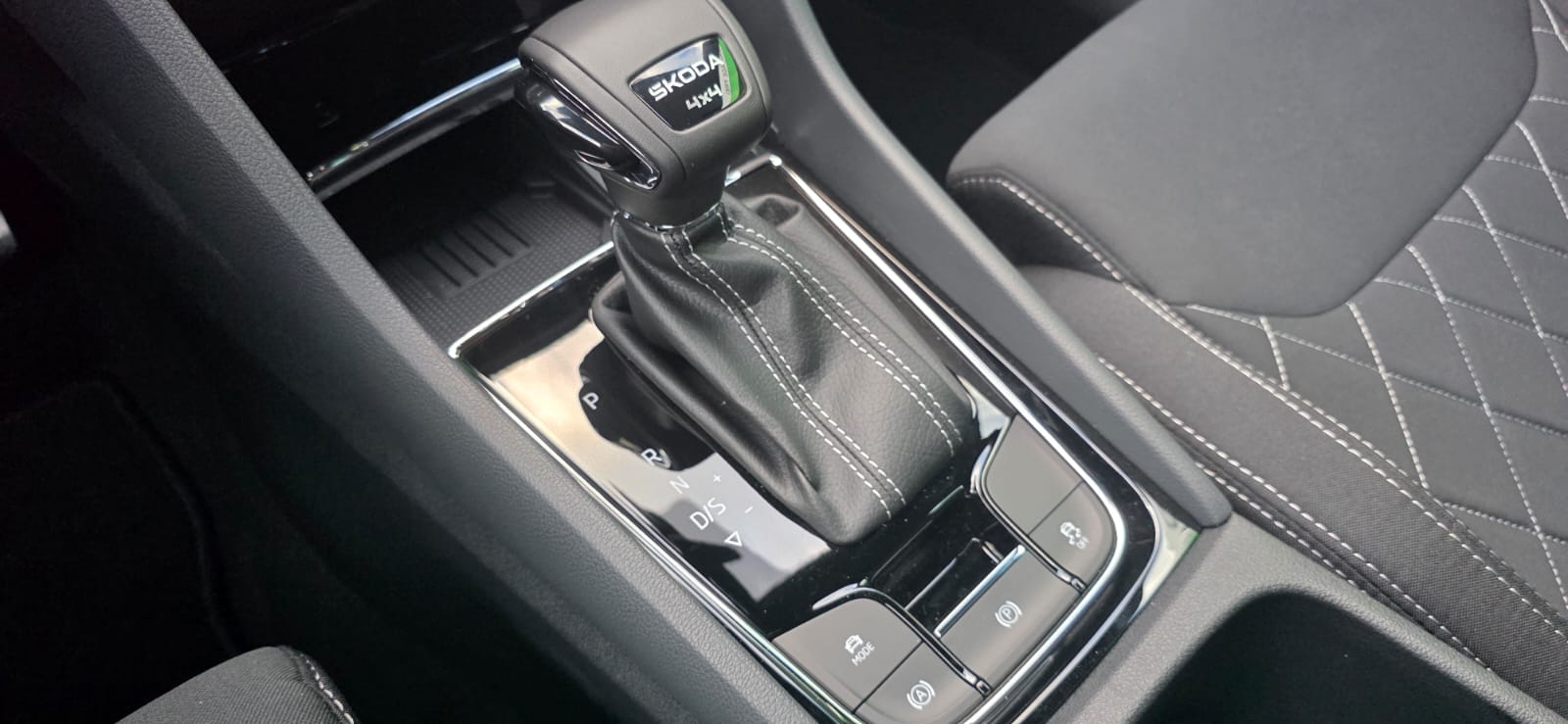 SKODA Karoq 2.0 TSI SportLine 4x4 DSG-image-18