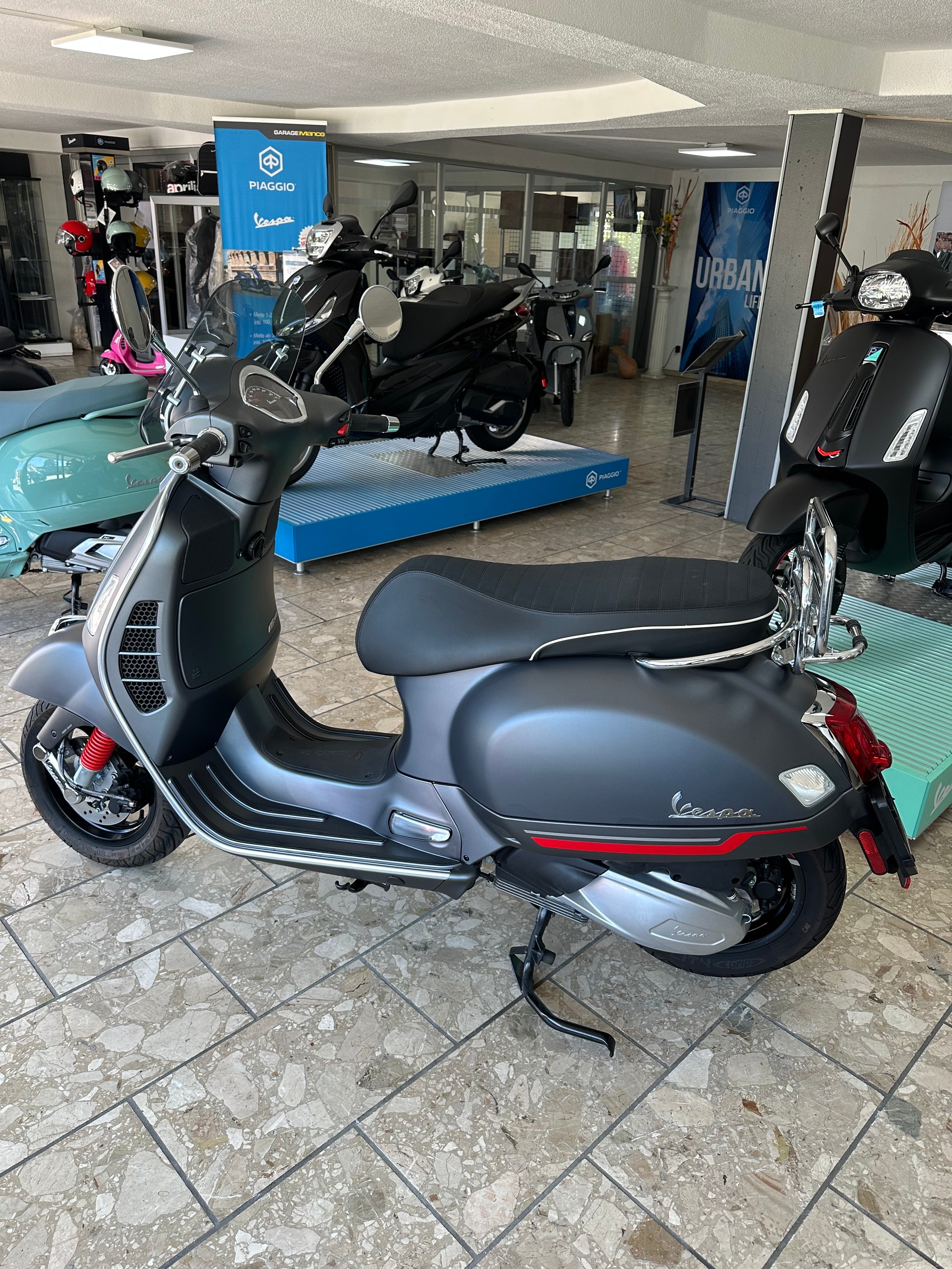 PIAGGIO Vespa GTS 300 Super Sport ABS-image-3