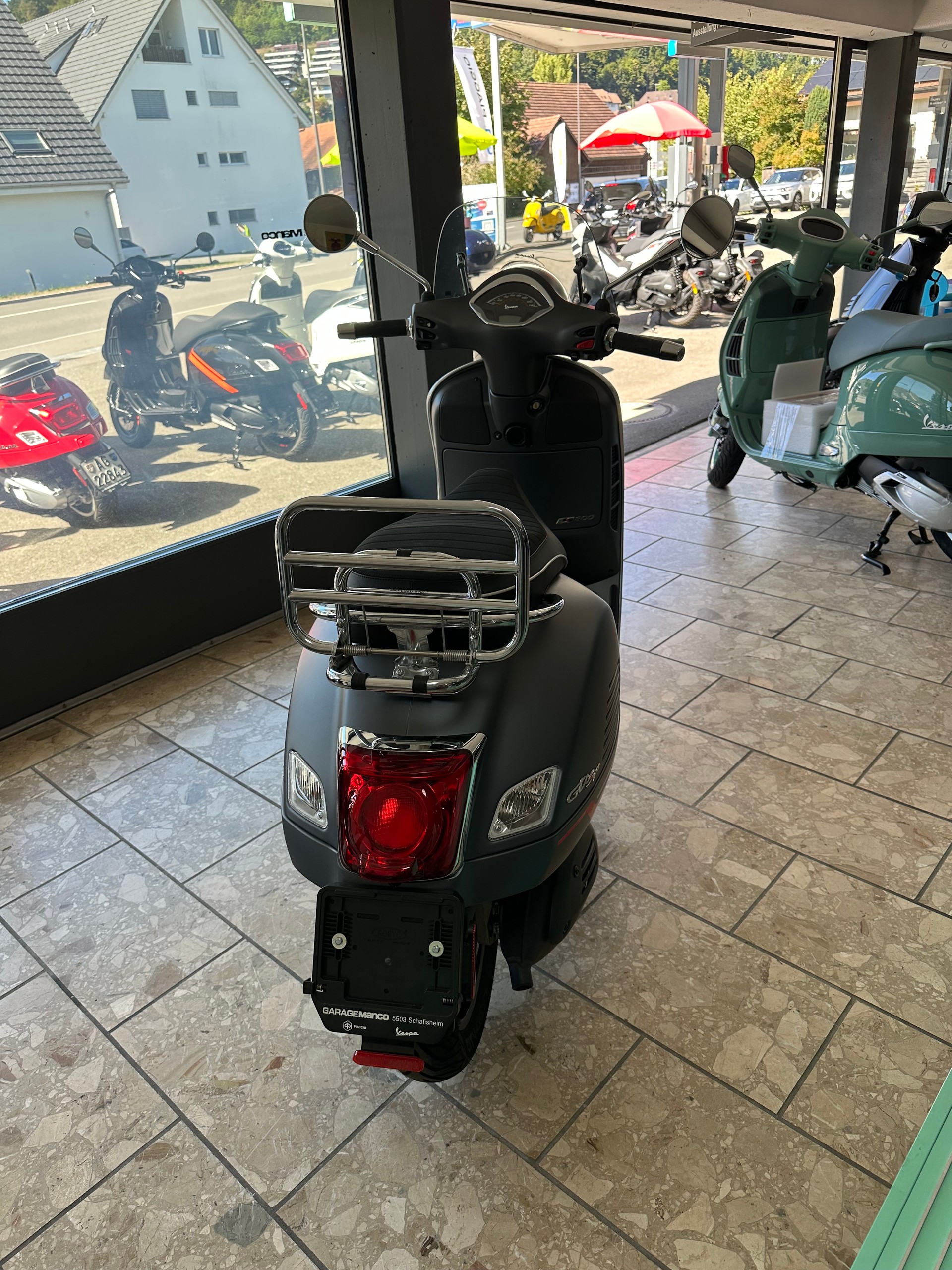 PIAGGIO Vespa GTS 300 Super Sport ABS-image-2