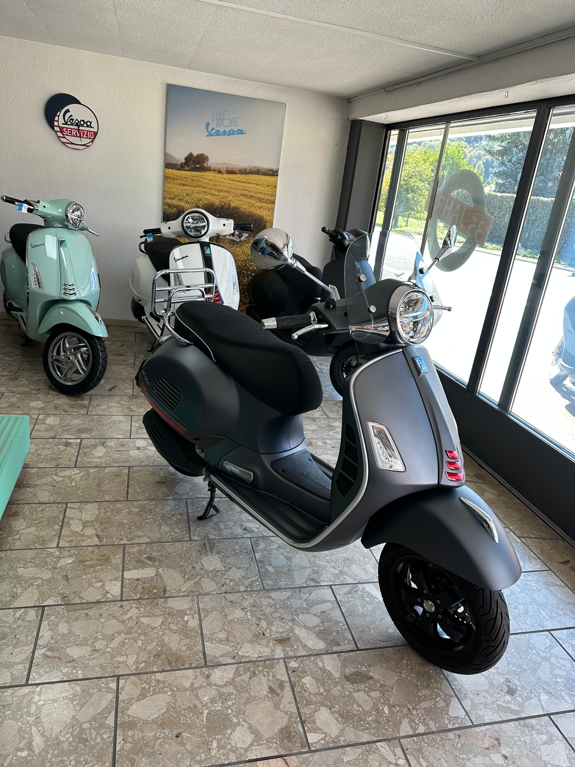 PIAGGIO Vespa GTS 300 Super Sport ABS-image-1
