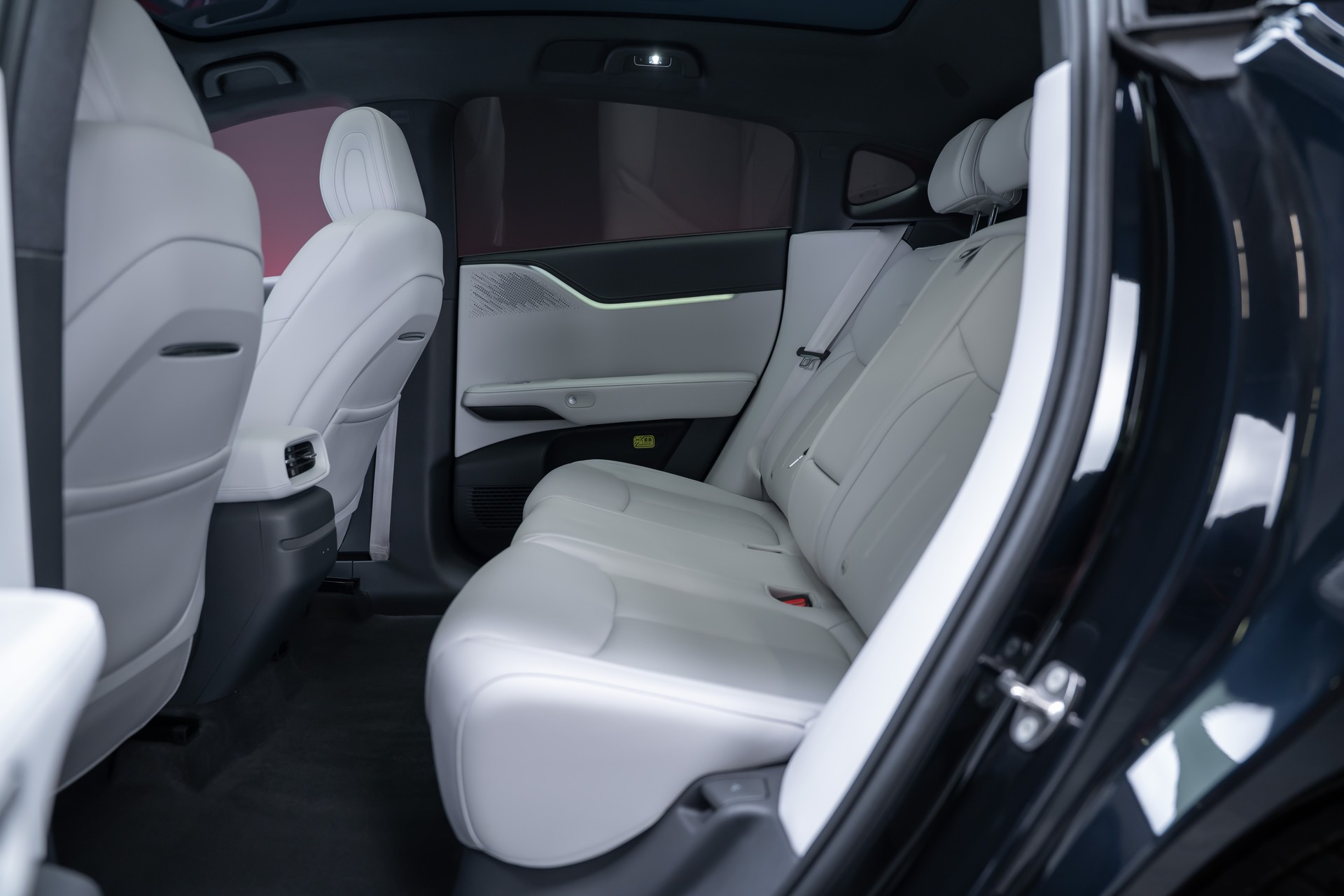 XPENG G6 80kWh Performance AWD / Anhängerkupplung schwenkbar / Panoramadach / 360° Kamera-image-16
