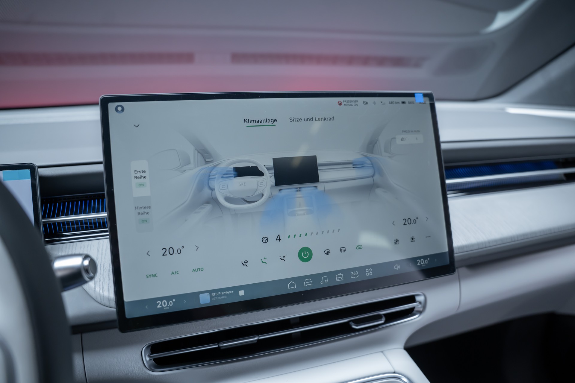 XPENG G6 80kWh Performance AWD / Anhängerkupplung schwenkbar / Panoramadach / 360° Kamera-image-32