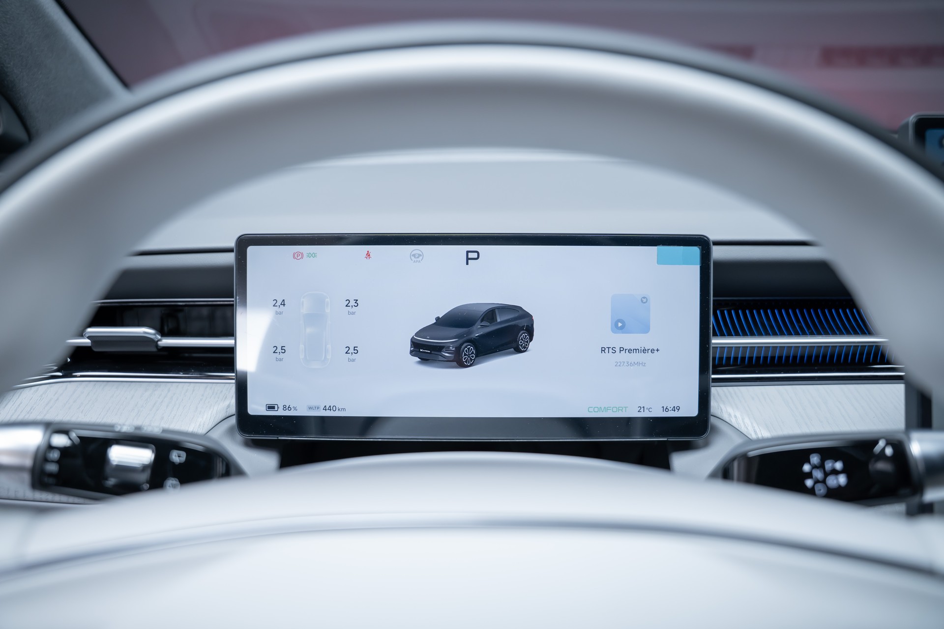 XPENG G6 80kWh Performance AWD / Anhängerkupplung schwenkbar / Panoramadach / 360° Kamera-image-36