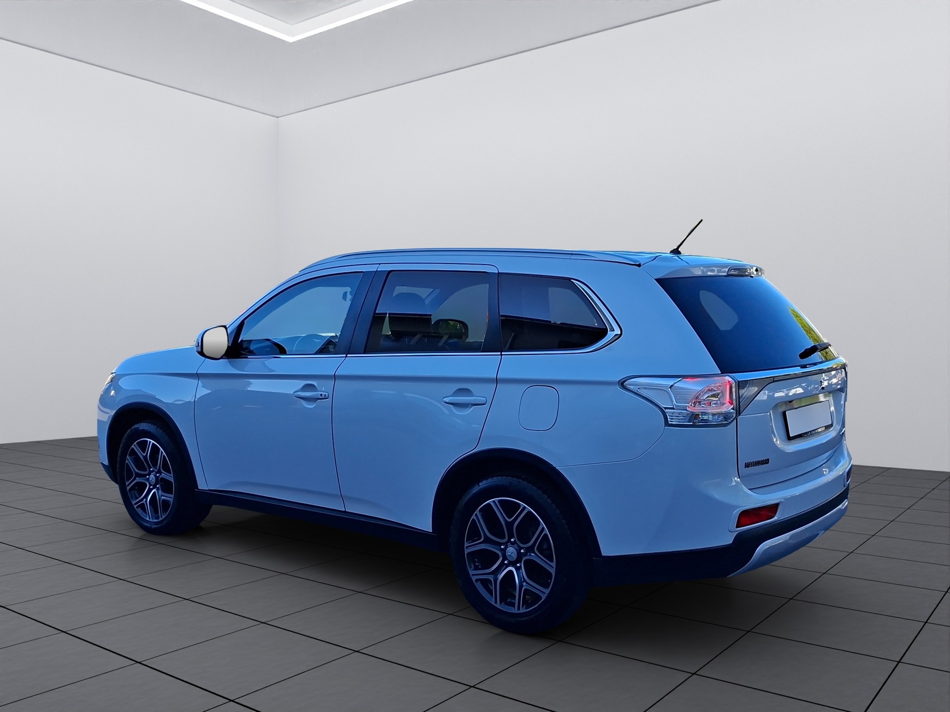 MITSUBISHI Outlander 2.2 DID Intense Safety 4WD Automatic-showroom-element-3