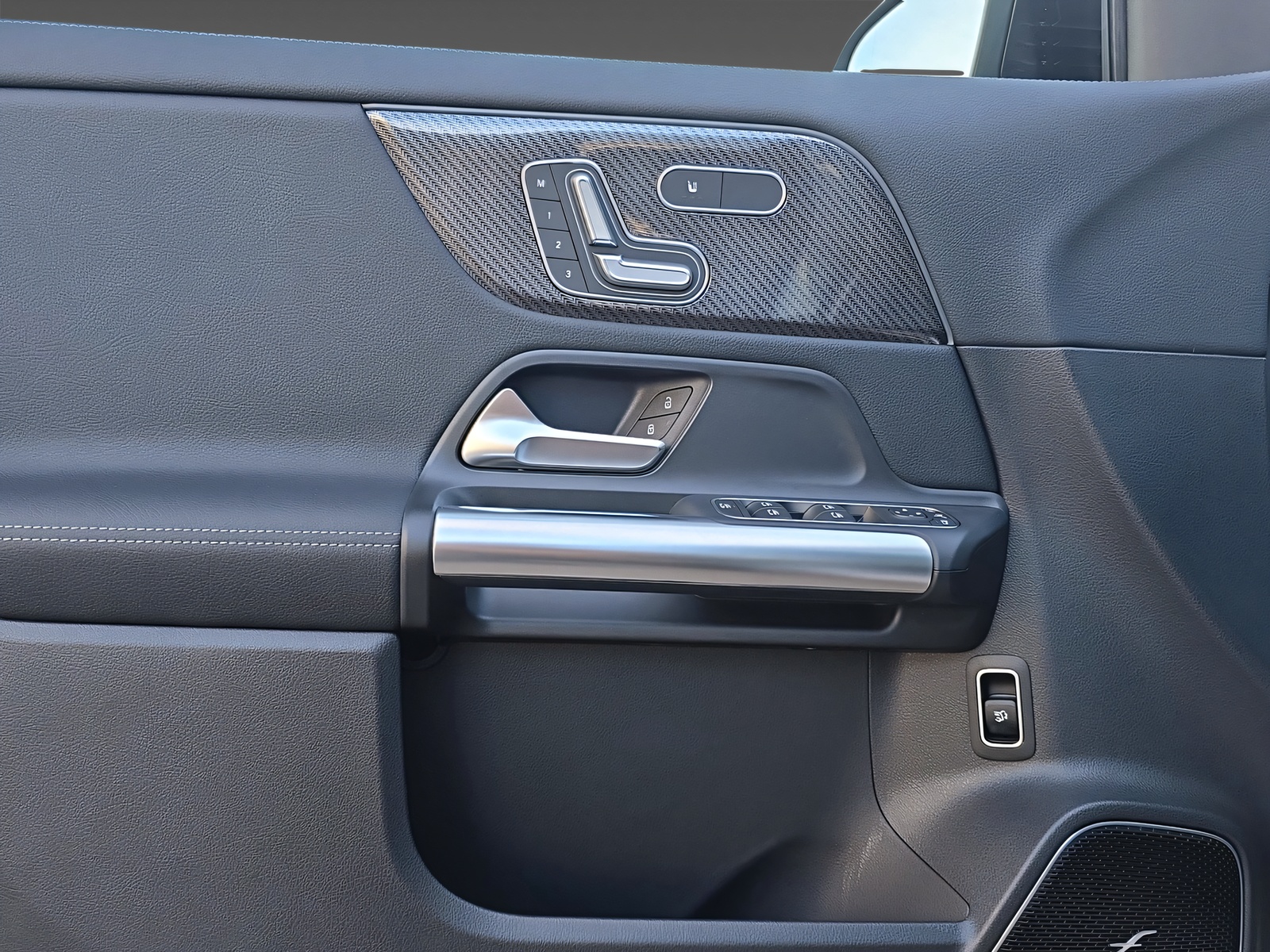 MERCEDES-BENZ GLA 45 S 4Matic+-image-9
