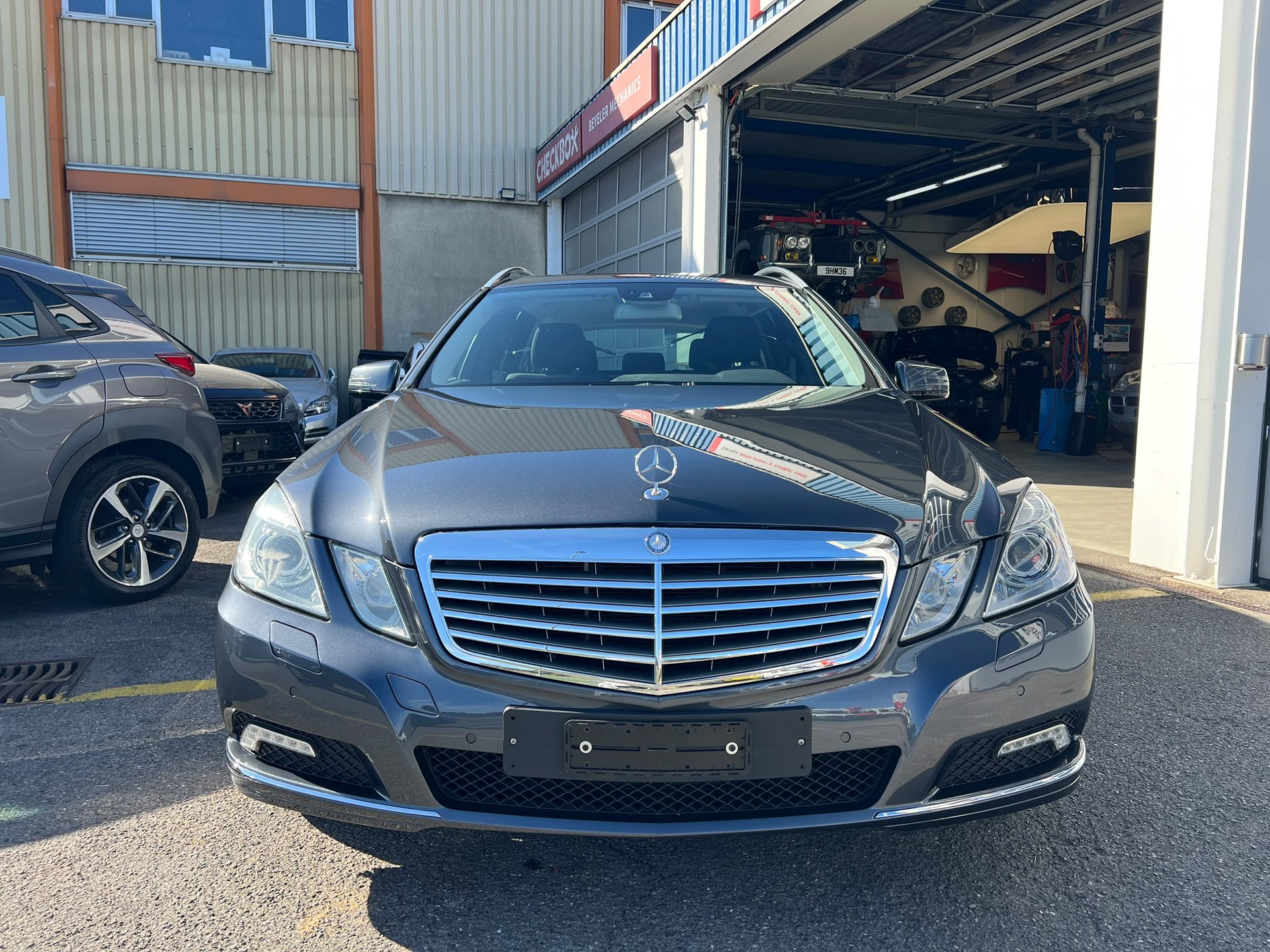 MERCEDES-BENZ E 250 CGI BlueEff Elégance 7G-Tronic-showroom-element-1