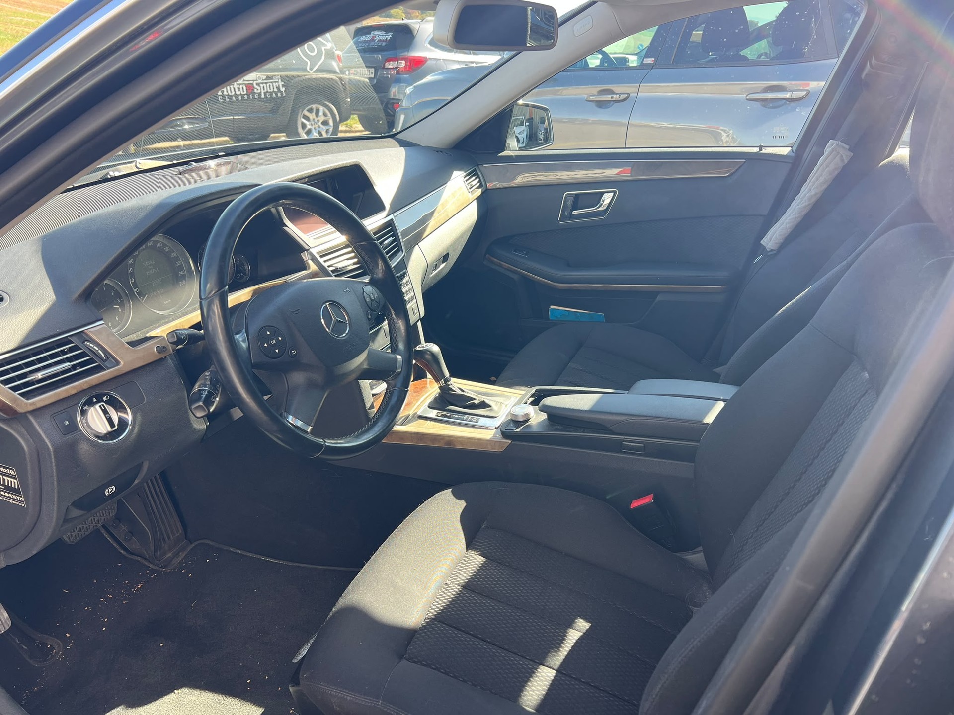MERCEDES-BENZ E 250 CGI BlueEff Elégance 7G-Tronic-showroom-element-3