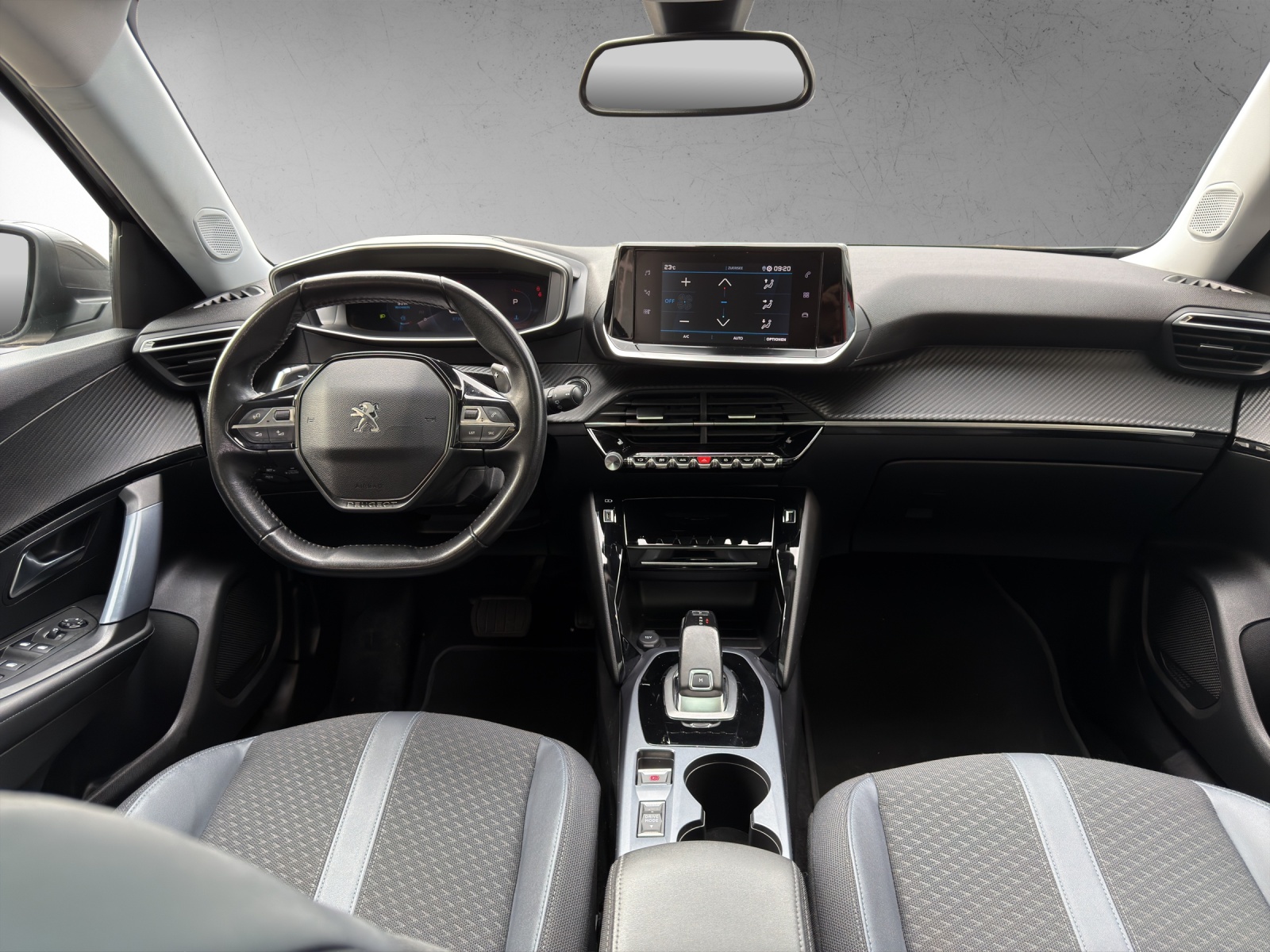 PEUGEOT 2008 1.2 PureTech Allure EAT8-image-8
