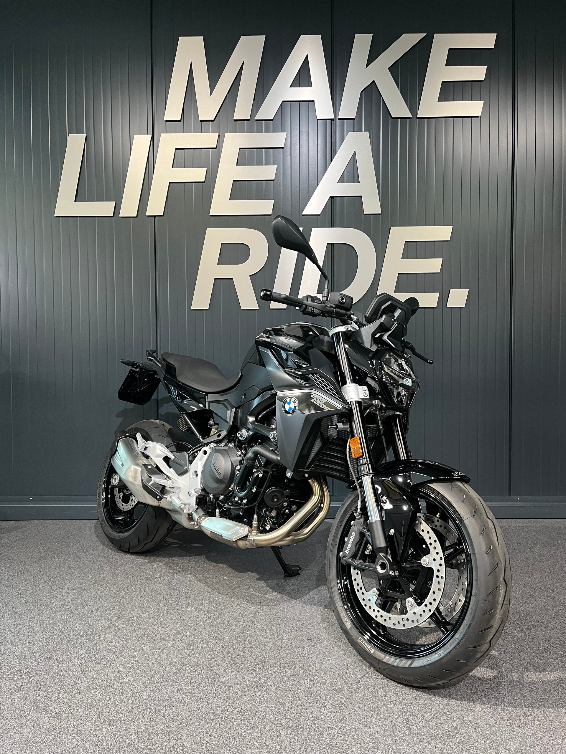 BMW F 900 R A2 (35kW) - Youngster-Edition-image-1
