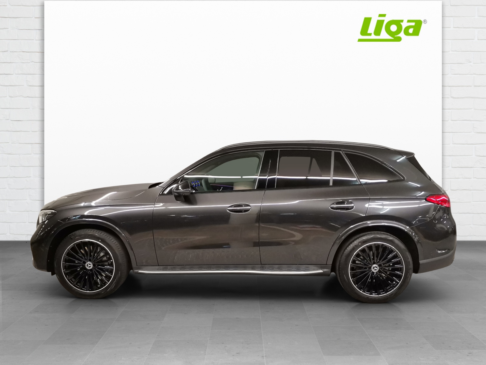 MERCEDES-BENZ GLC 300 AMG Line 4Matic-showroom-element-1