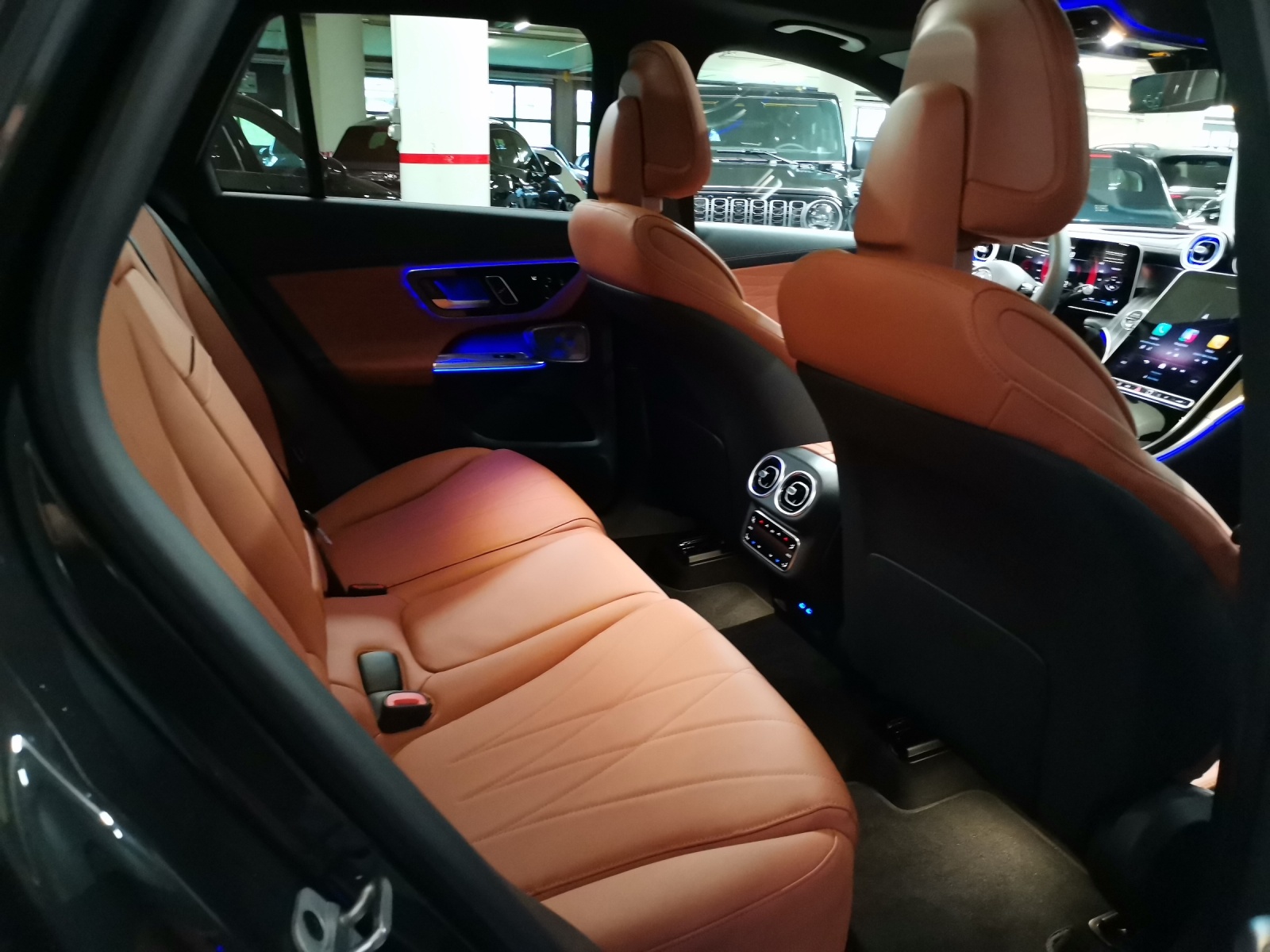 MERCEDES-BENZ GLC 300 AMG Line 4Matic-image-9