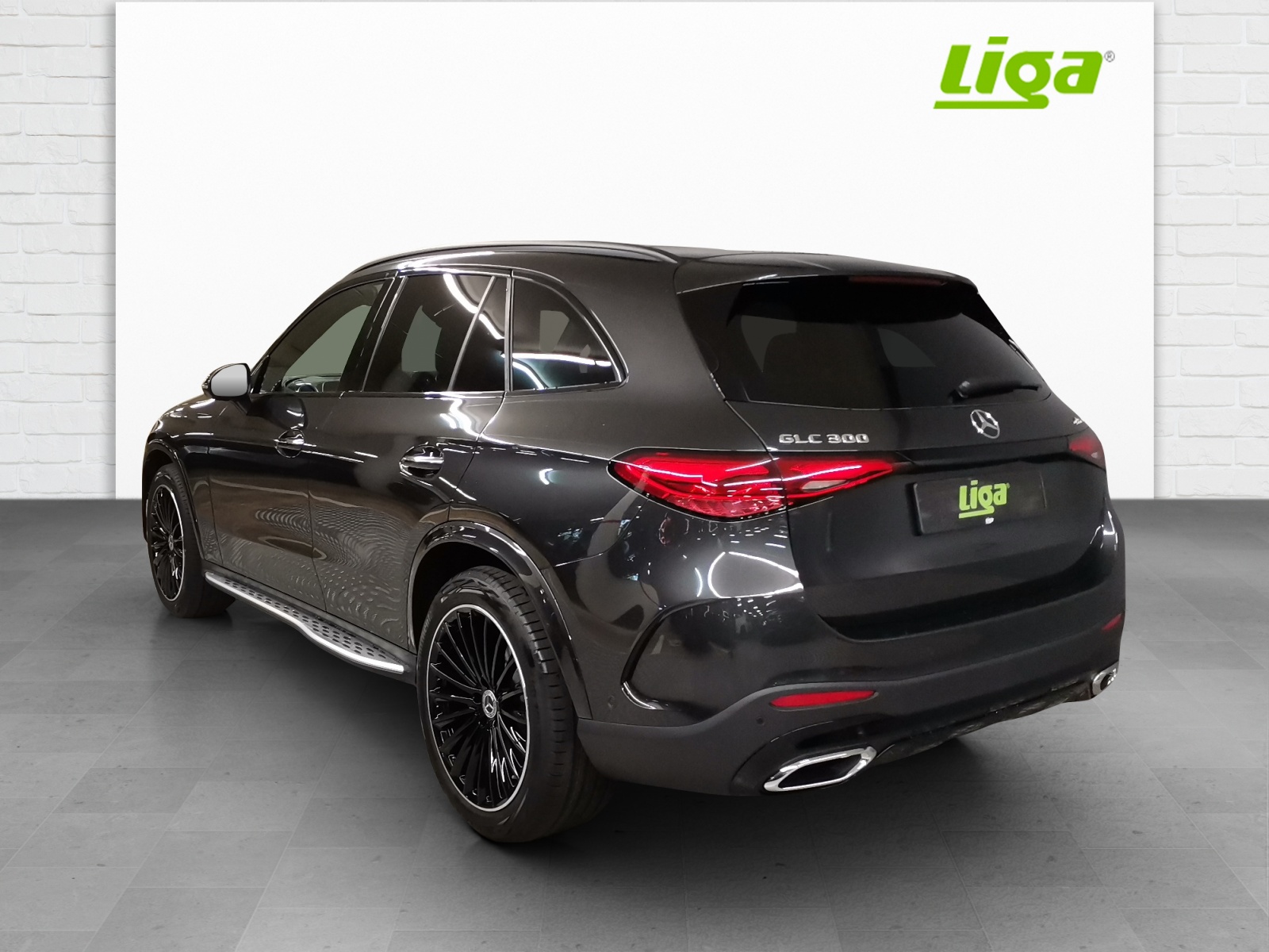 MERCEDES-BENZ GLC 300 AMG Line 4Matic-showroom-element-3