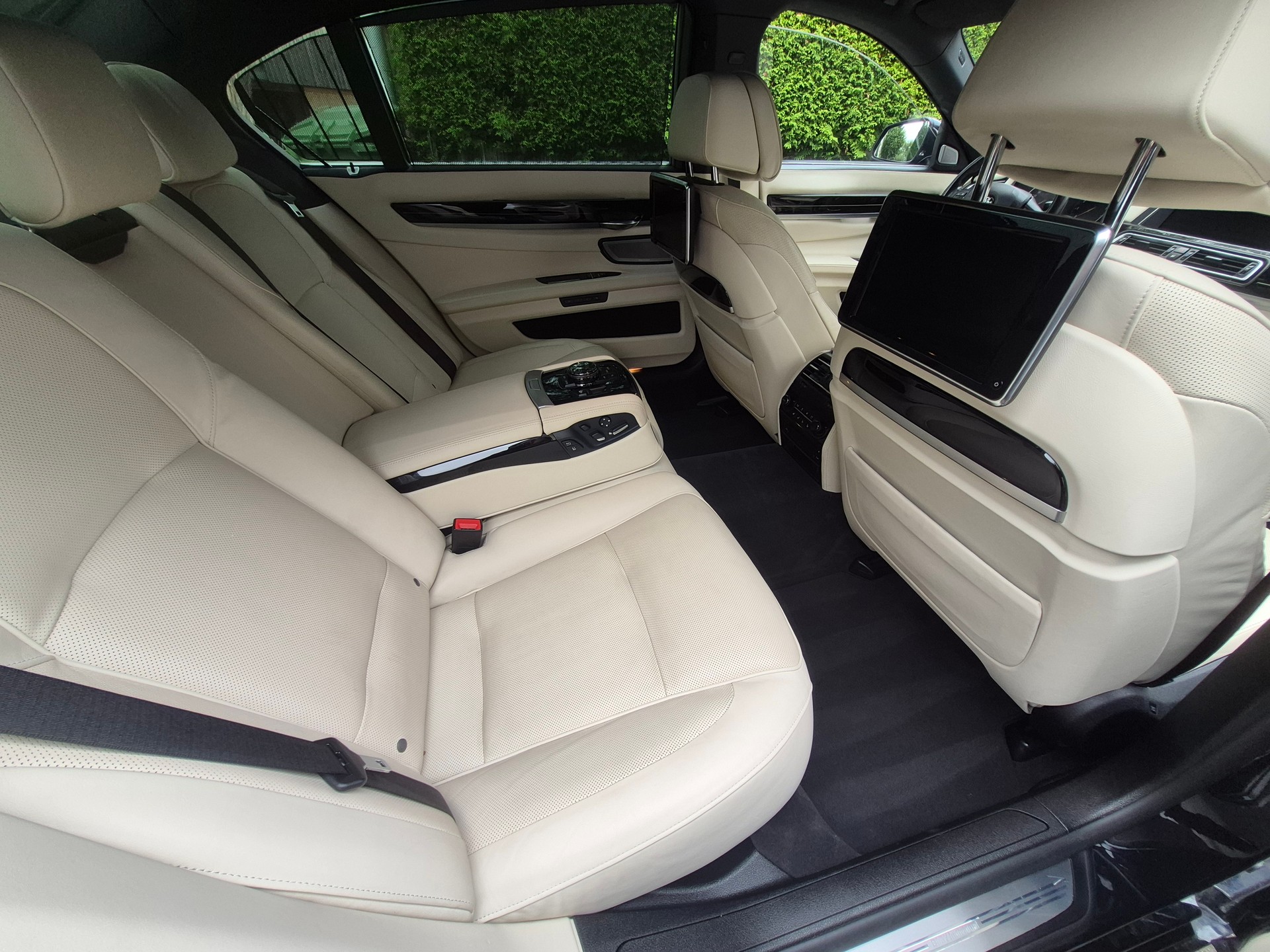 BMW 750Li xDrive-image-14