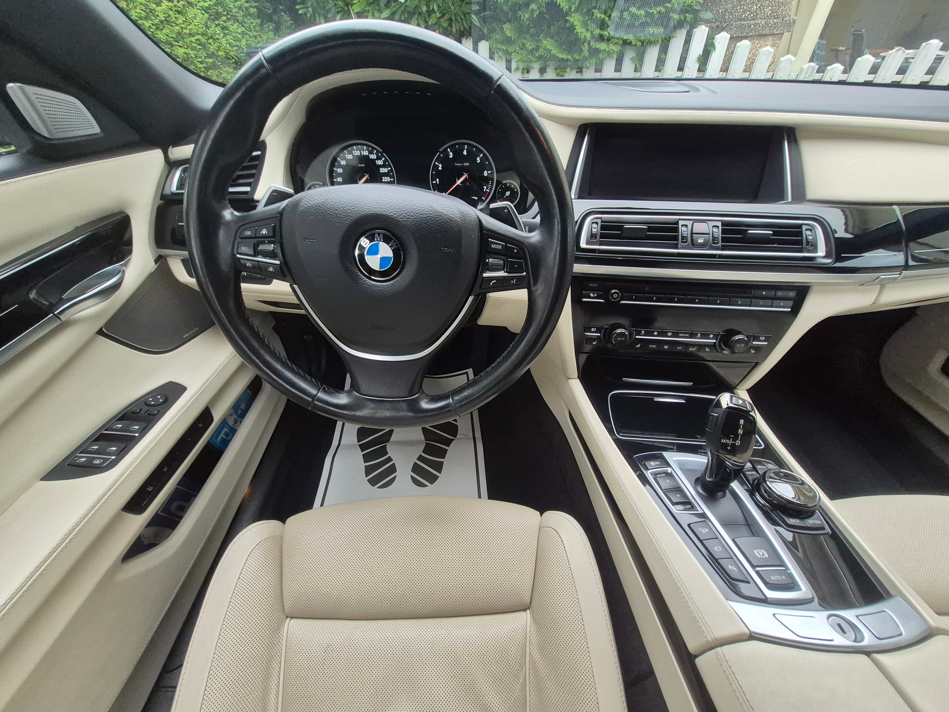 BMW 750Li xDrive-image-9