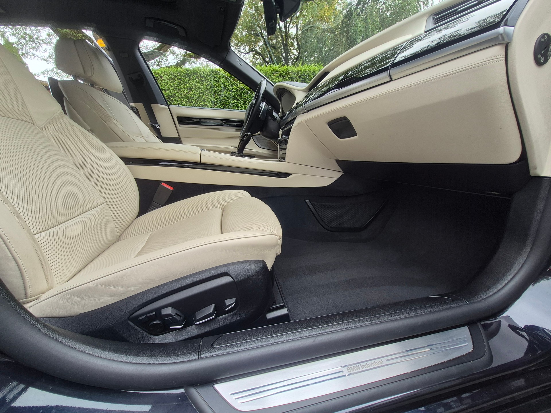 BMW 750Li xDrive-image-11