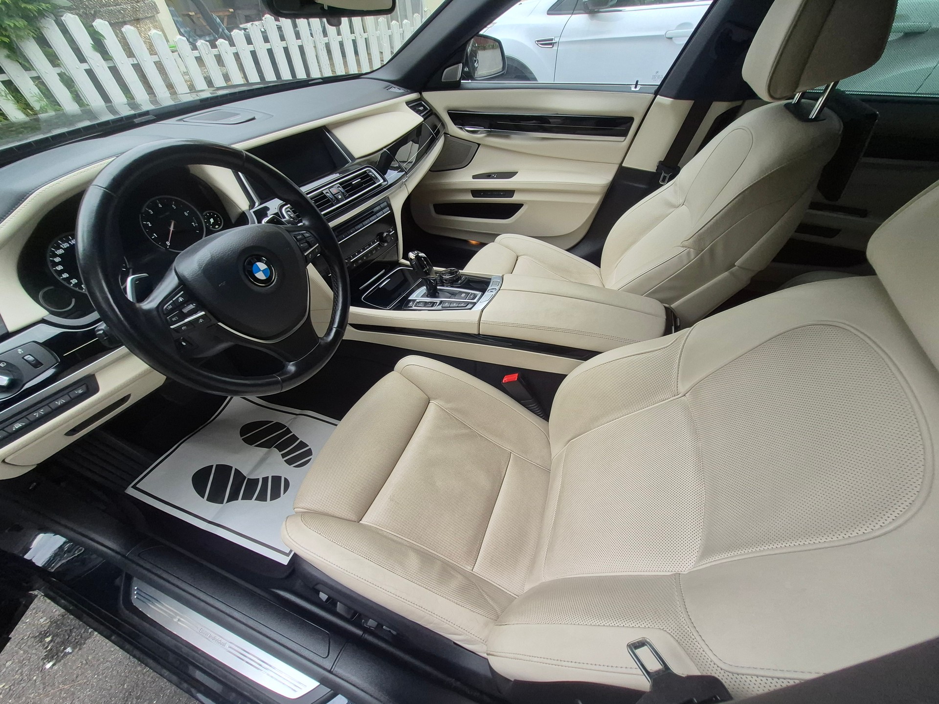 BMW 750Li xDrive-image-8