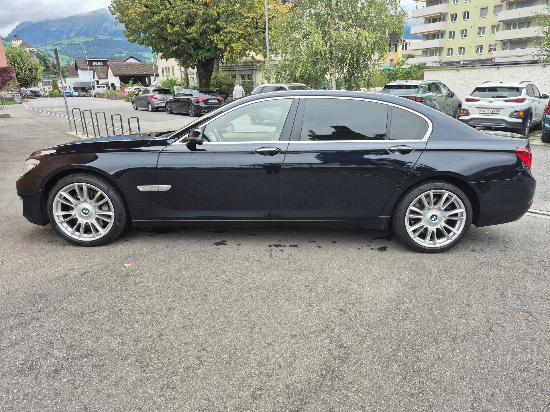 BMW 750Li xDrive-image-2