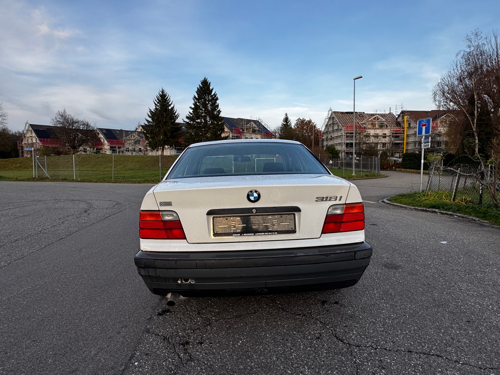 BMW 318i-image-5