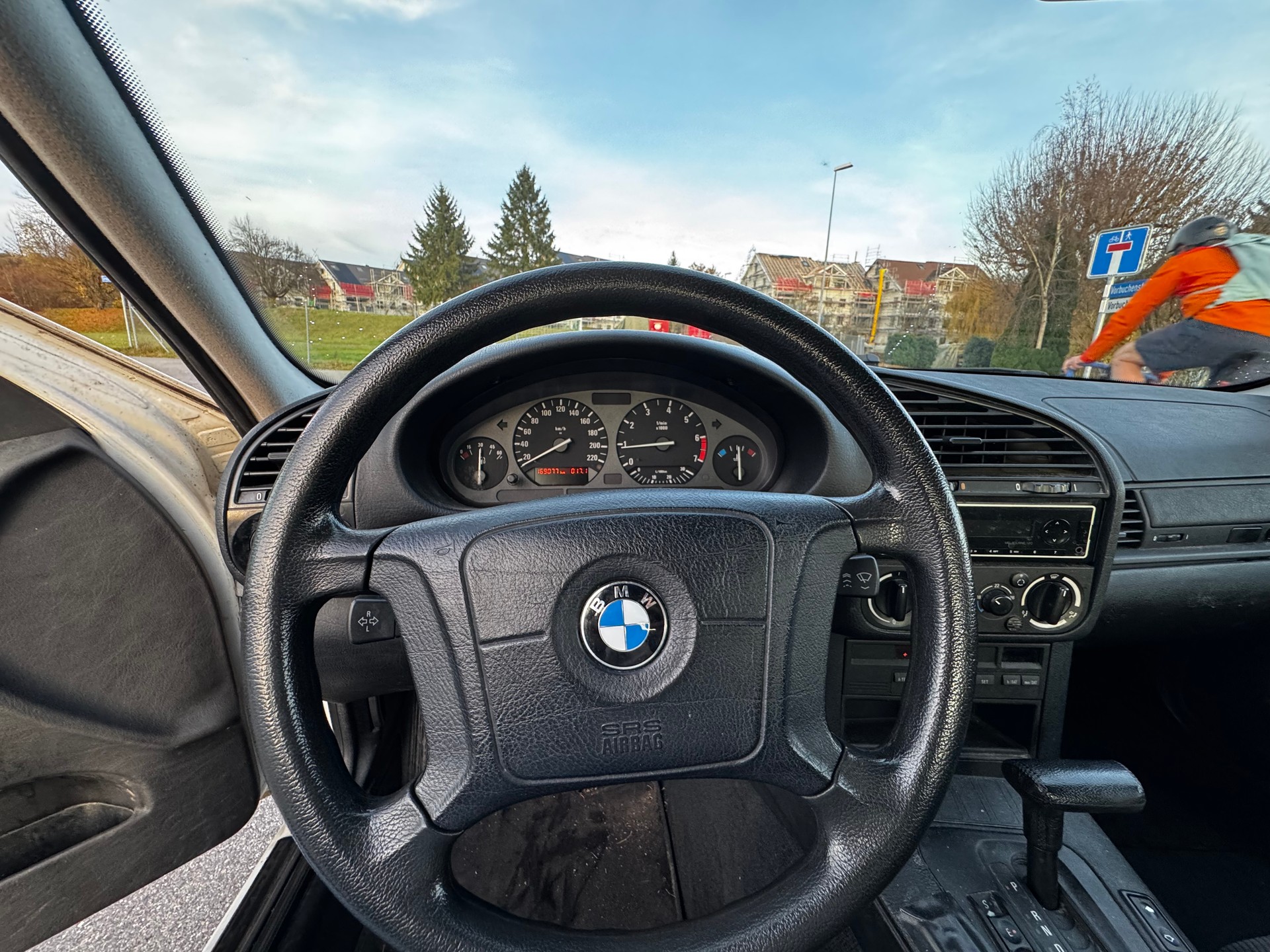 BMW 318i-image-11