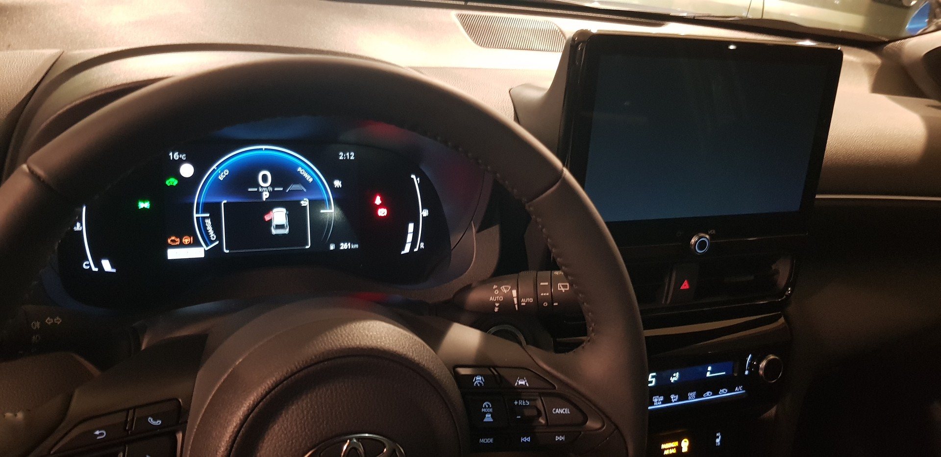 TOYOTA TOYOTA YARIS CROSS HYBRID 1.5 TREND-image-4
