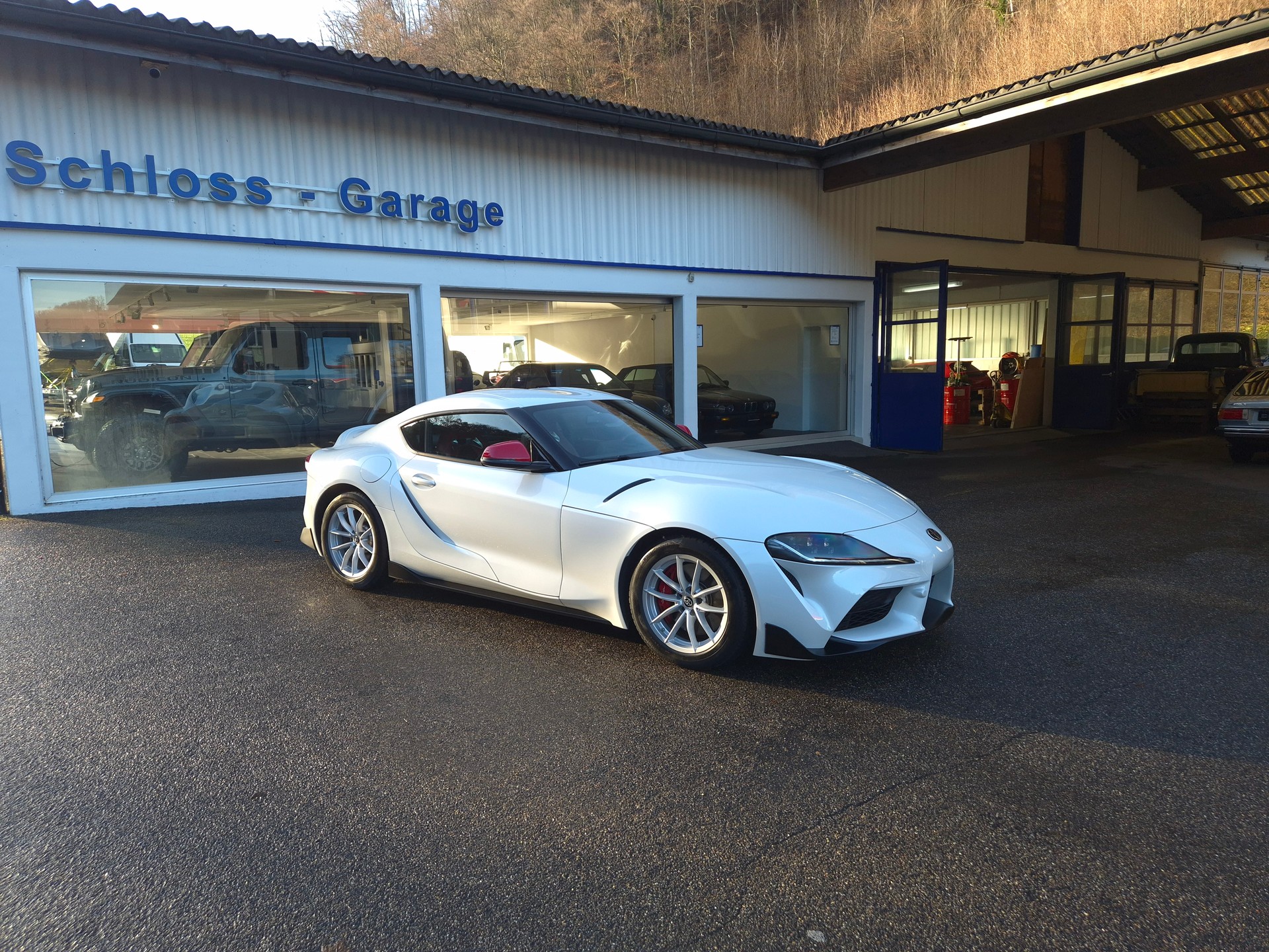TOYOTA Supra GR 2.0i Turbo Sport Automat 8-showroom-element-1