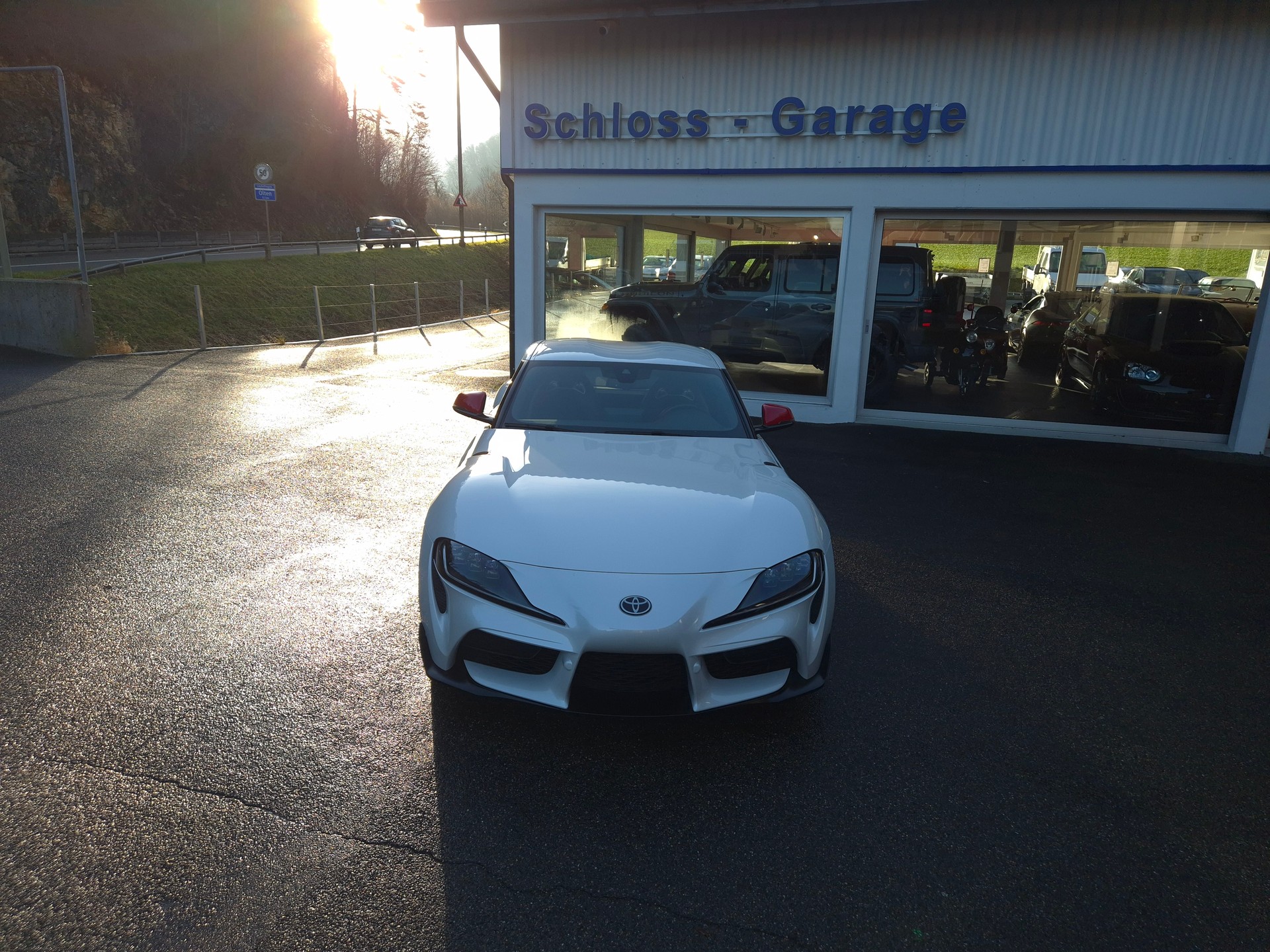 TOYOTA Supra GR 2.0i Turbo Sport Automat 8-showroom-element-3