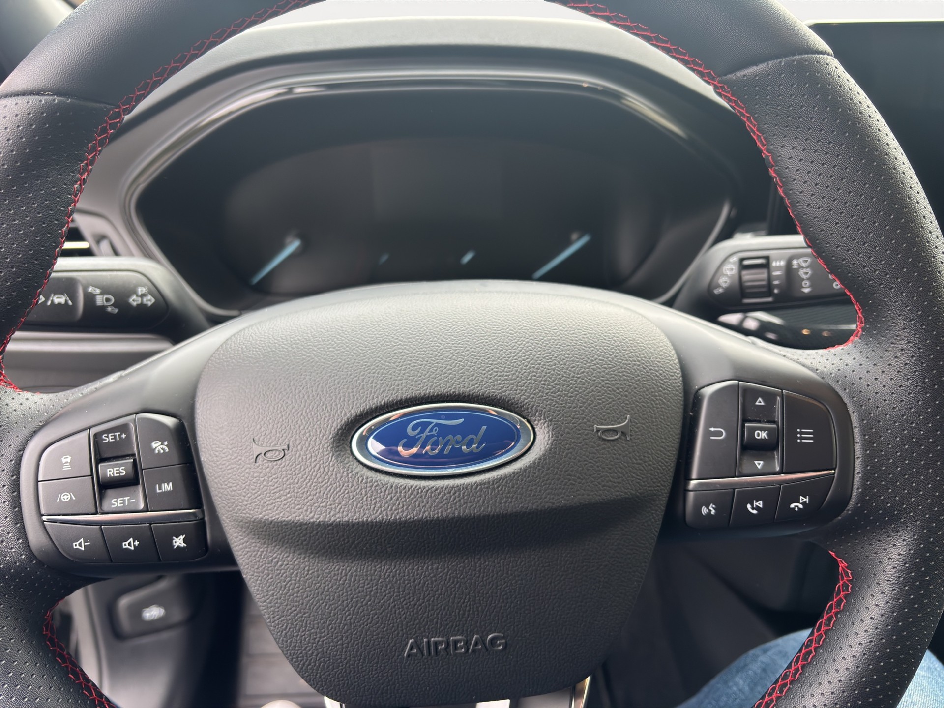 FORD Focus 1.0 MHEV ST-Line Automat-image-7