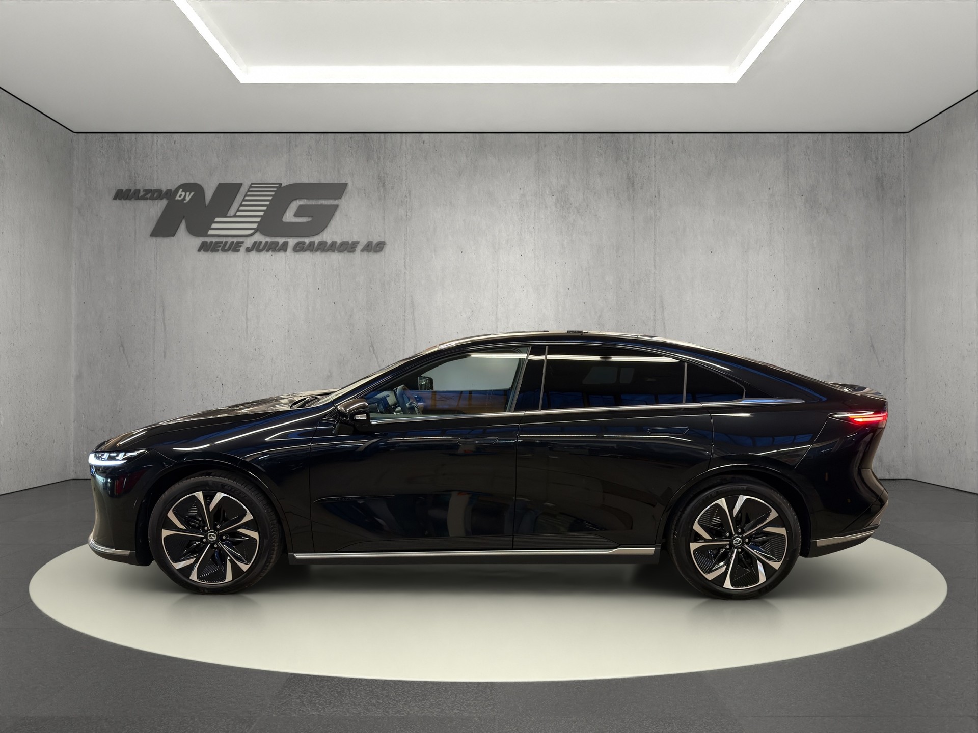 MAZDA 6e 258 69kWh Takumi Plus-showroom-element-3
