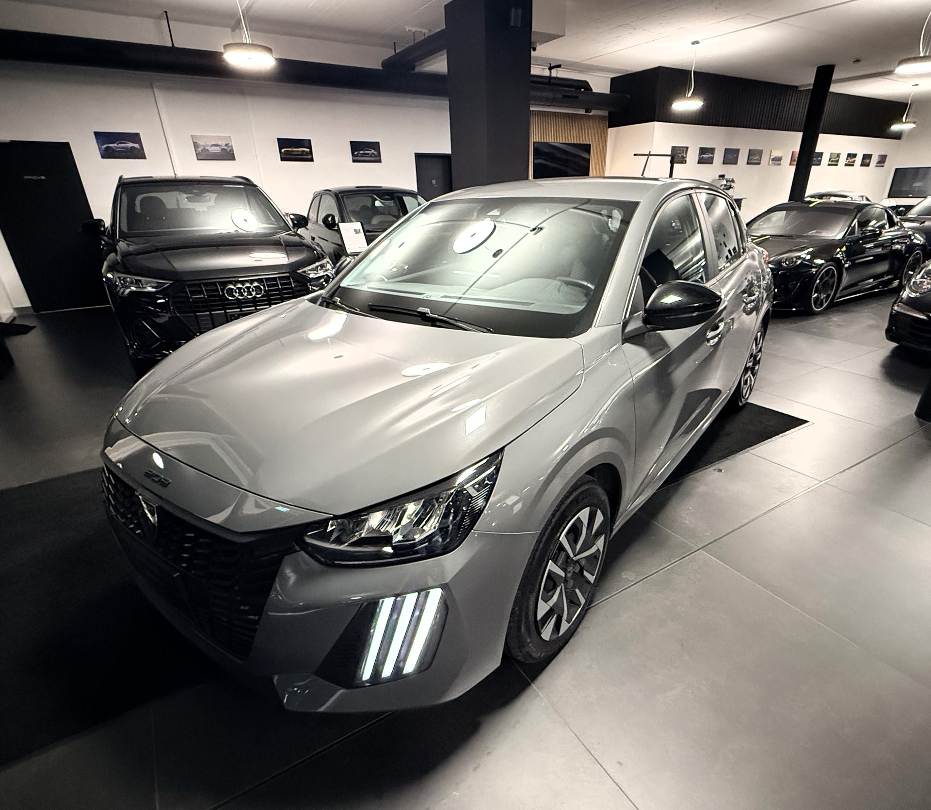PEUGEOT 208 1.2 Active