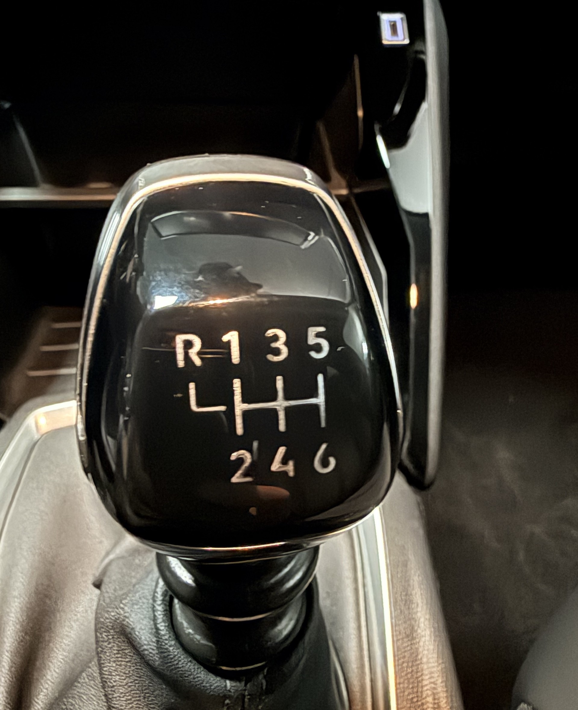 PEUGEOT 208 1.2 Active-image-18