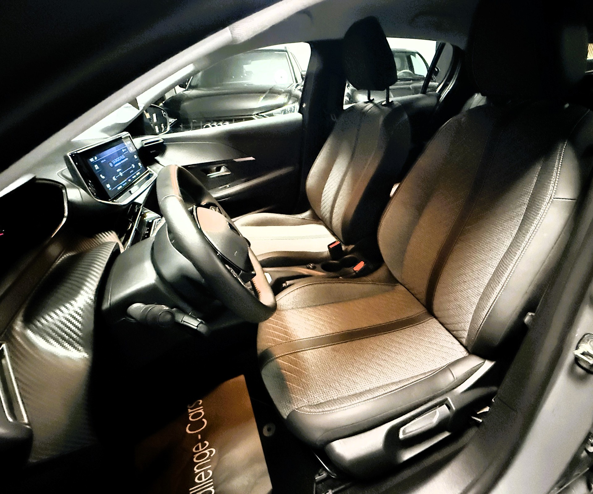 PEUGEOT 208 1.2 Active-image-14