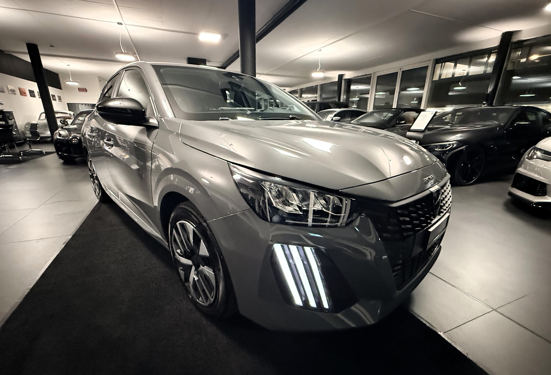 PEUGEOT 208 1.2 Active-image-12