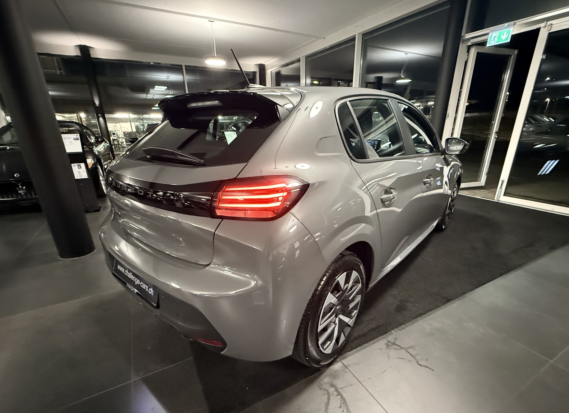 PEUGEOT 208 1.2 Active-image-7