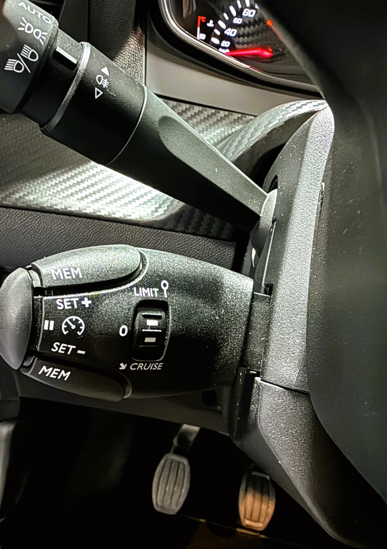 PEUGEOT 208 1.2 Active-image-16