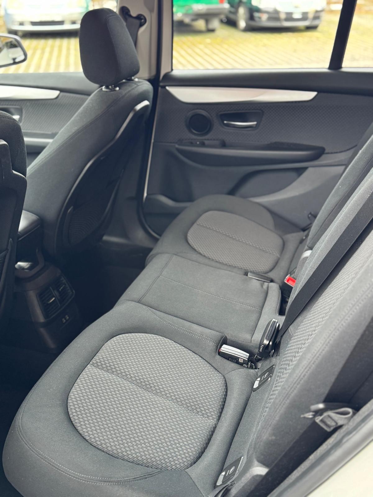 BMW 216d Gran Tourer DKG-image-4