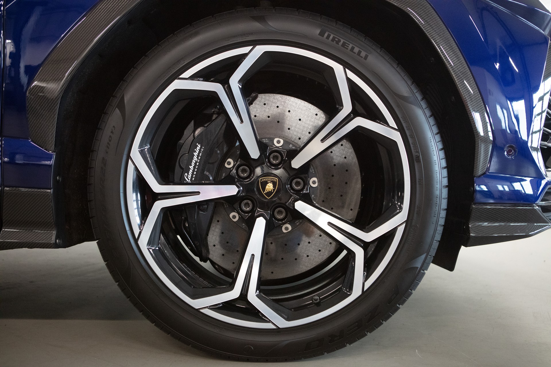 LAMBORGHINI Urus E-Gear-image-8