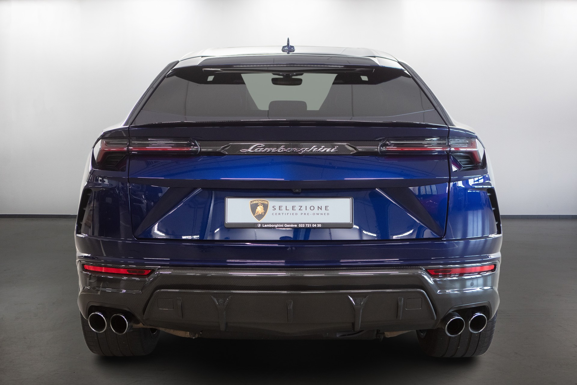LAMBORGHINI Urus E-Gear-showroom-element-3