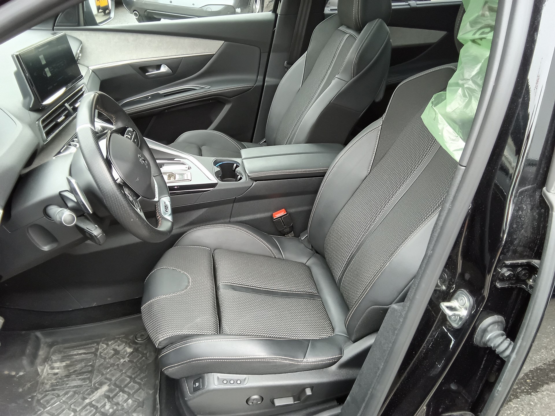 PEUGEOT 5008 1.5 BlueHDi GT EAT8-image-14