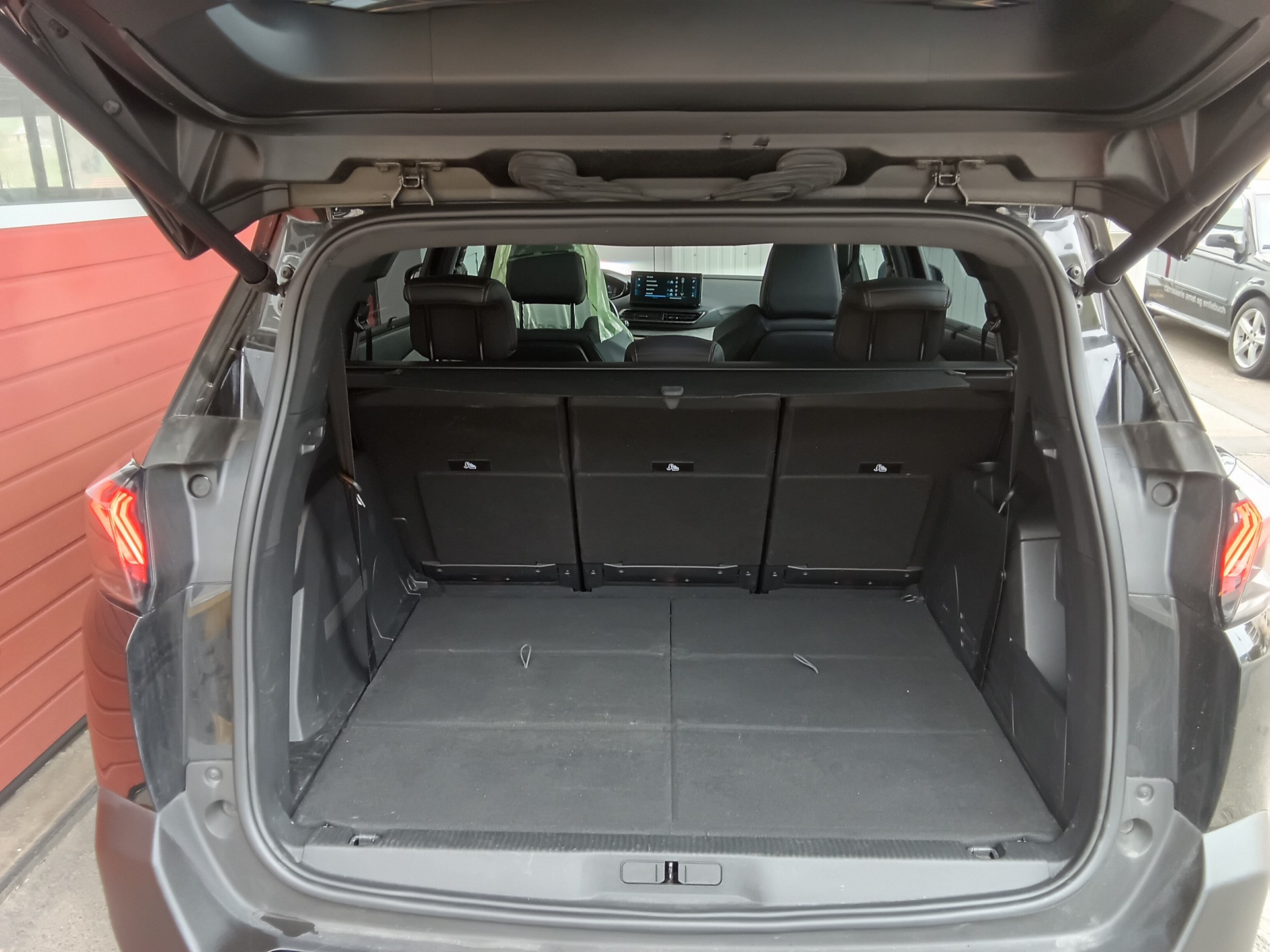 PEUGEOT 5008 1.5 BlueHDi GT EAT8-image-11