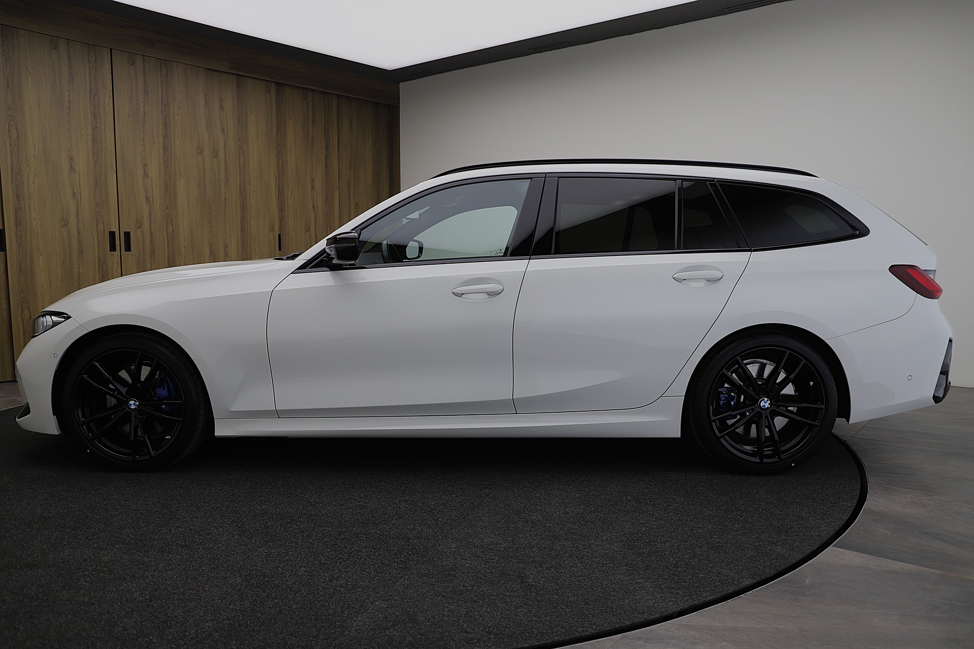 BMW M340d xDrive 48V Touring Steptronic *** Facelift ***-image-2