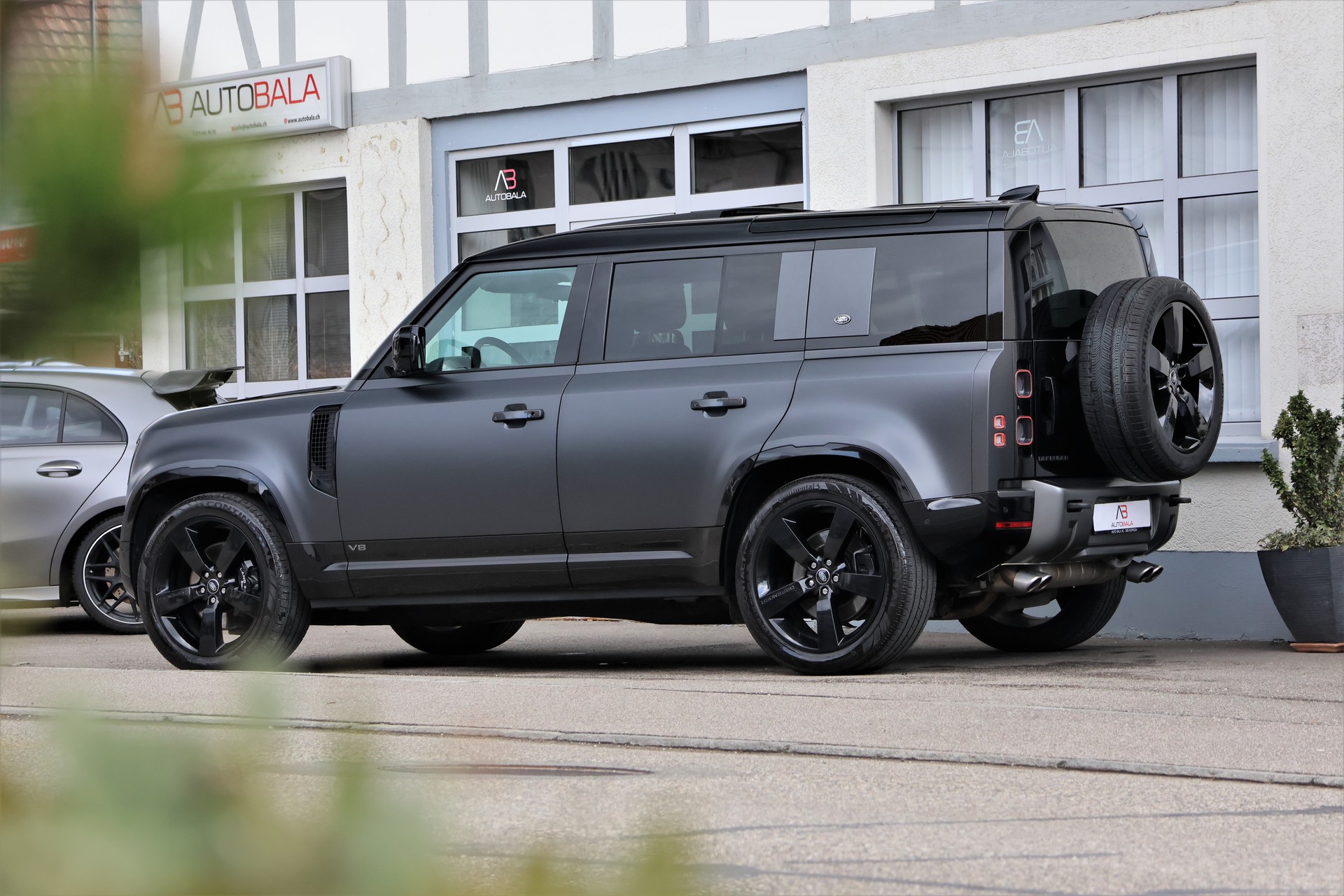 LAND ROVER Defender 110 525 V8 5.0 Carpathian Edition AT8 "StormGrey" 3'500KG AHK-image-5