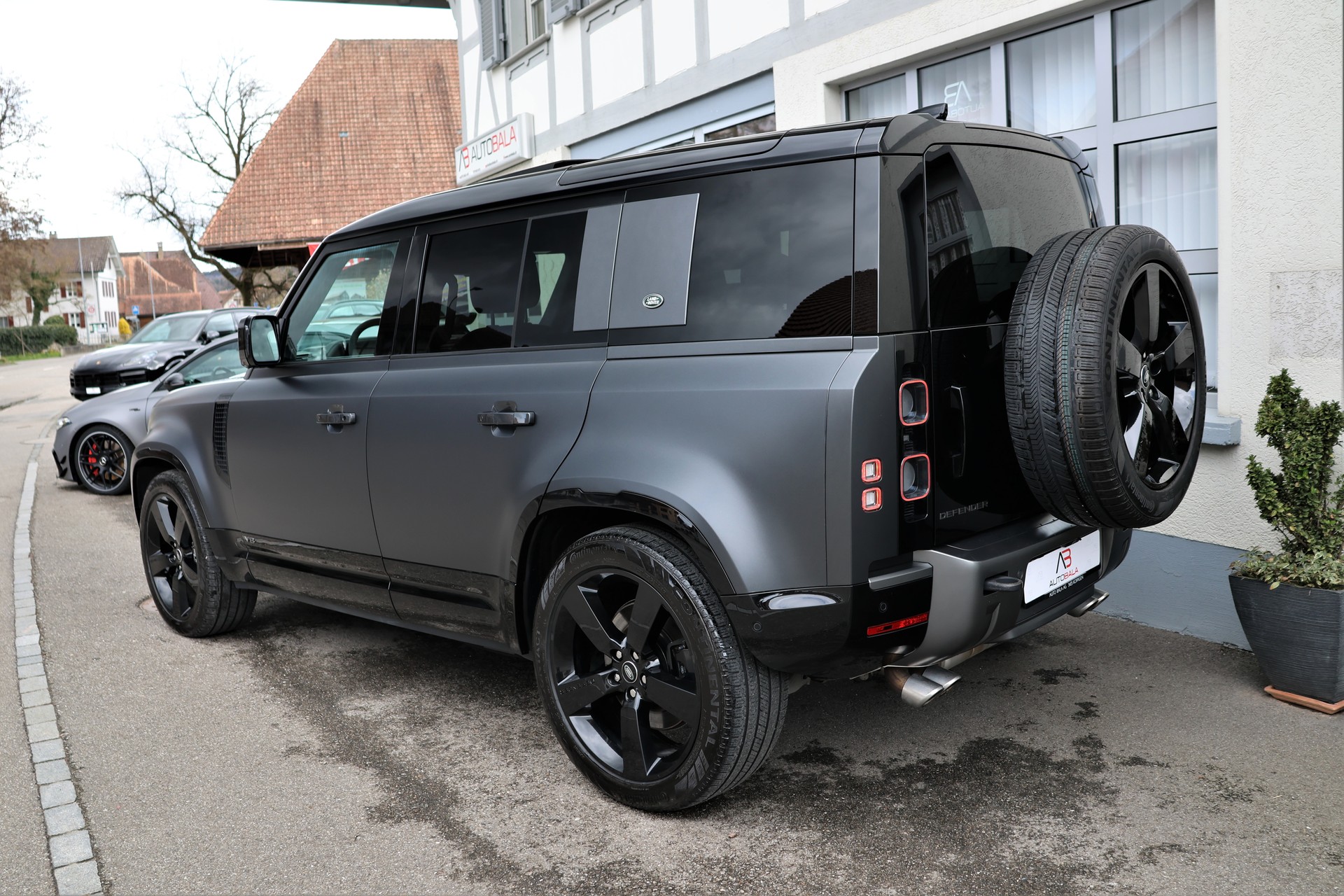 LAND ROVER Defender 110 525 V8 5.0 Carpathian Edition AT8 "StormGrey" 3'500KG AHK-image-7