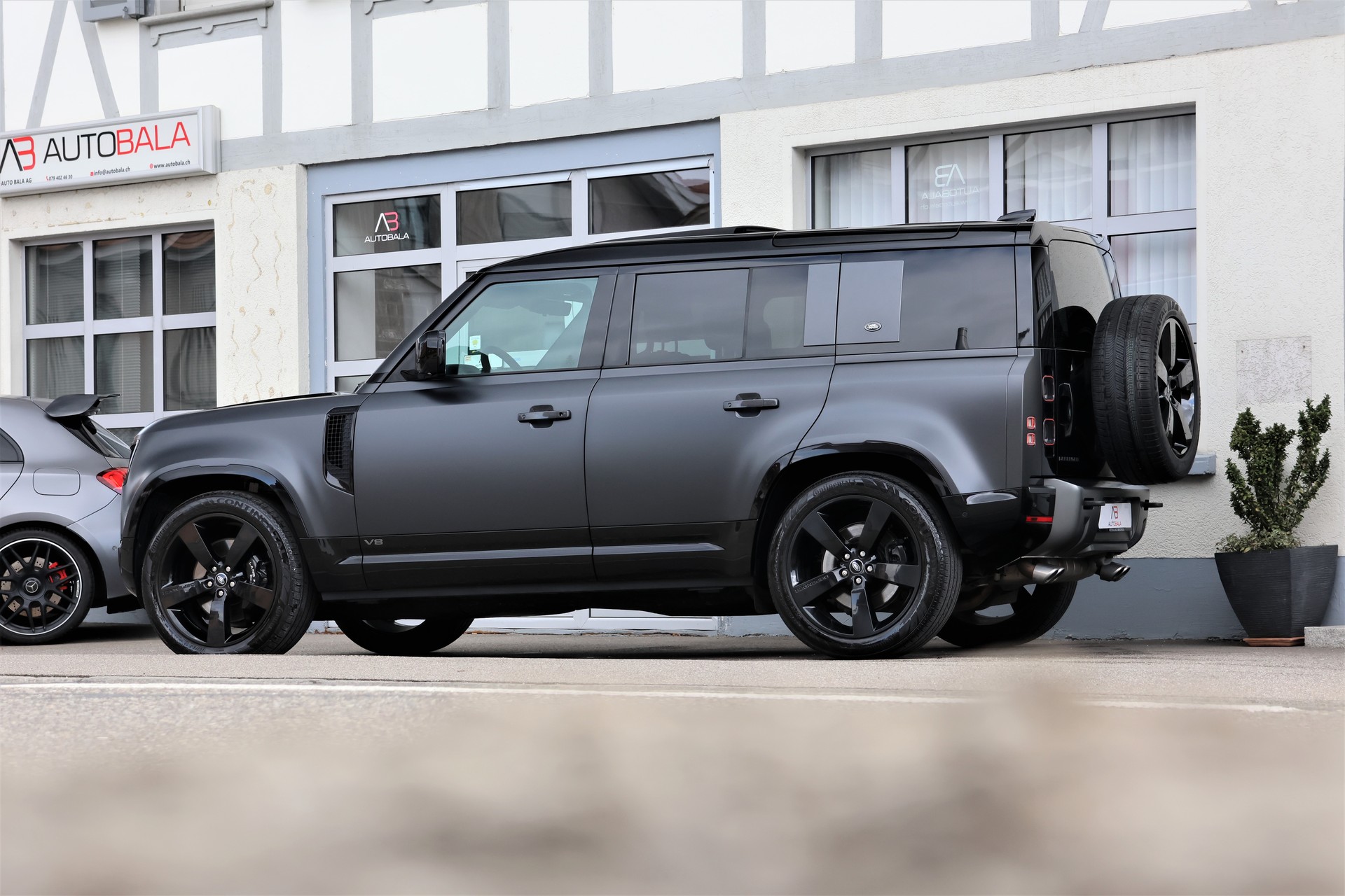LAND ROVER Defender 110 525 V8 5.0 Carpathian Edition AT8 "StormGrey" 3'500KG AHK-showroom-element-3