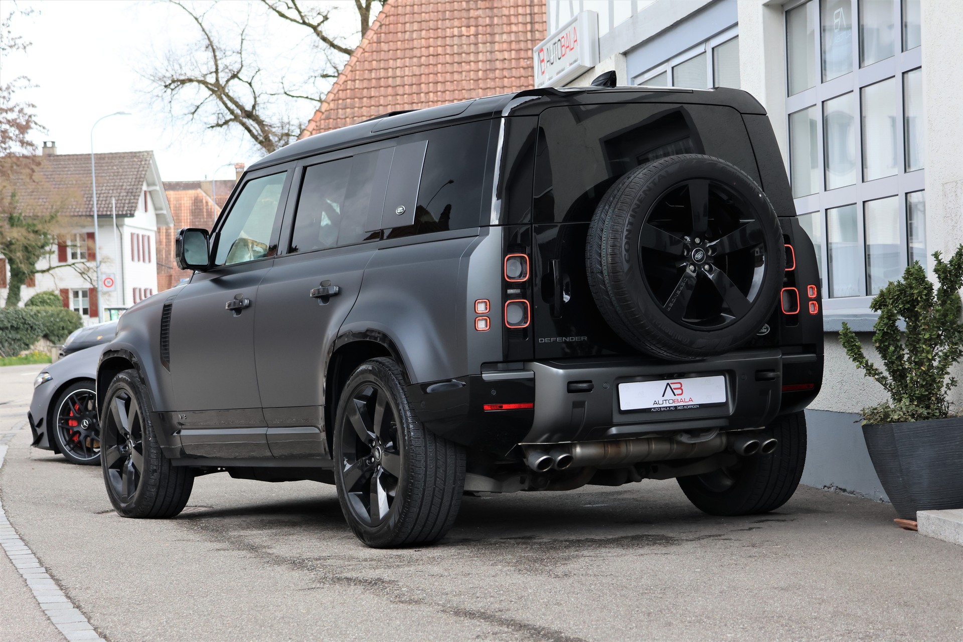 LAND ROVER Defender 110 525 V8 5.0 Carpathian Edition AT8 "StormGrey" 3'500KG AHK-showroom-element-2