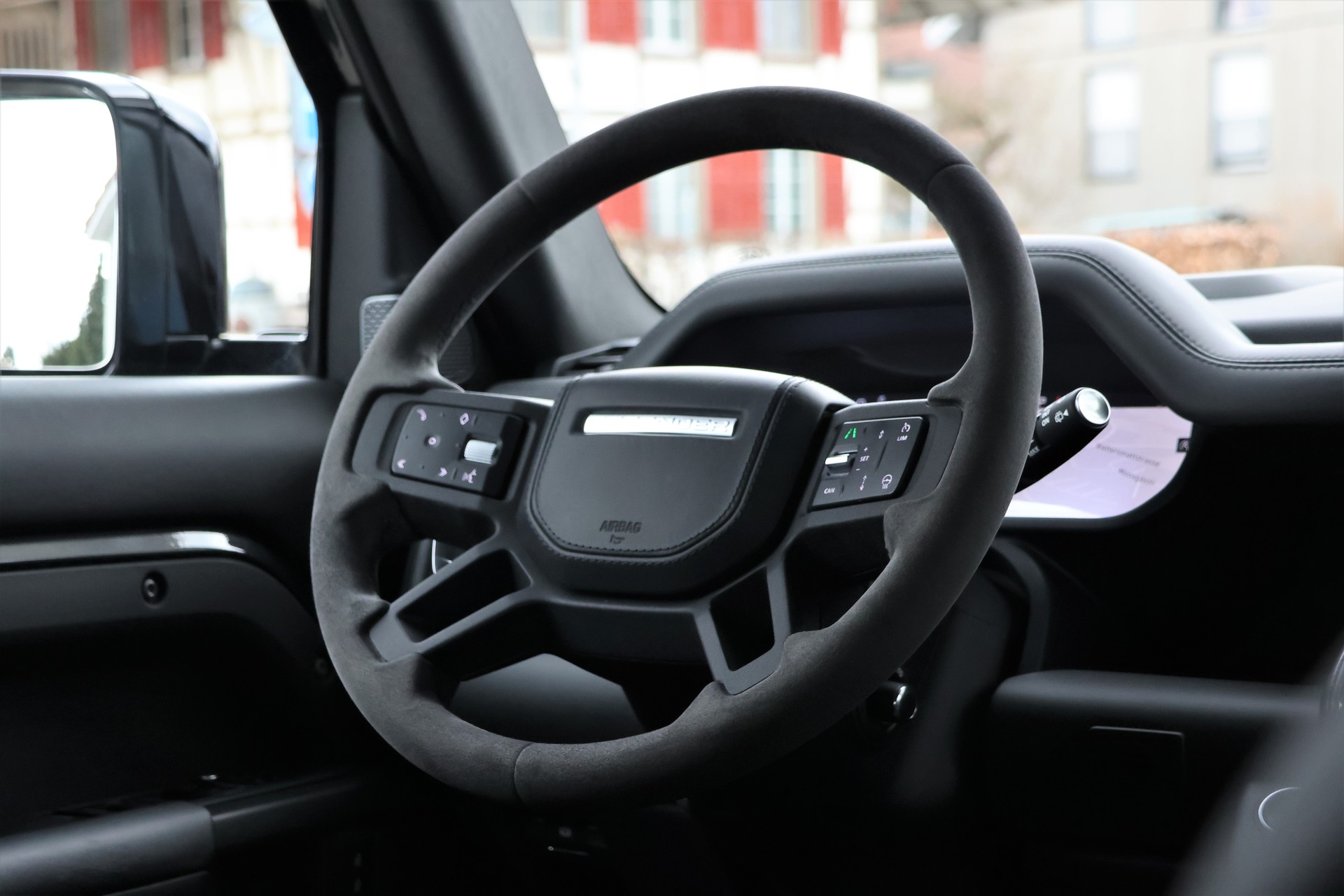 LAND ROVER Defender 110 525 V8 5.0 Carpathian Edition AT8 "StormGrey" 3'500KG AHK-image-16