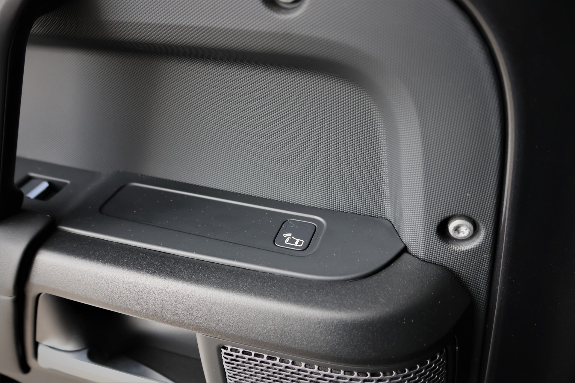 LAND ROVER Defender 110 525 V8 5.0 Carpathian Edition AT8 "StormGrey" 3'500KG AHK-image-14