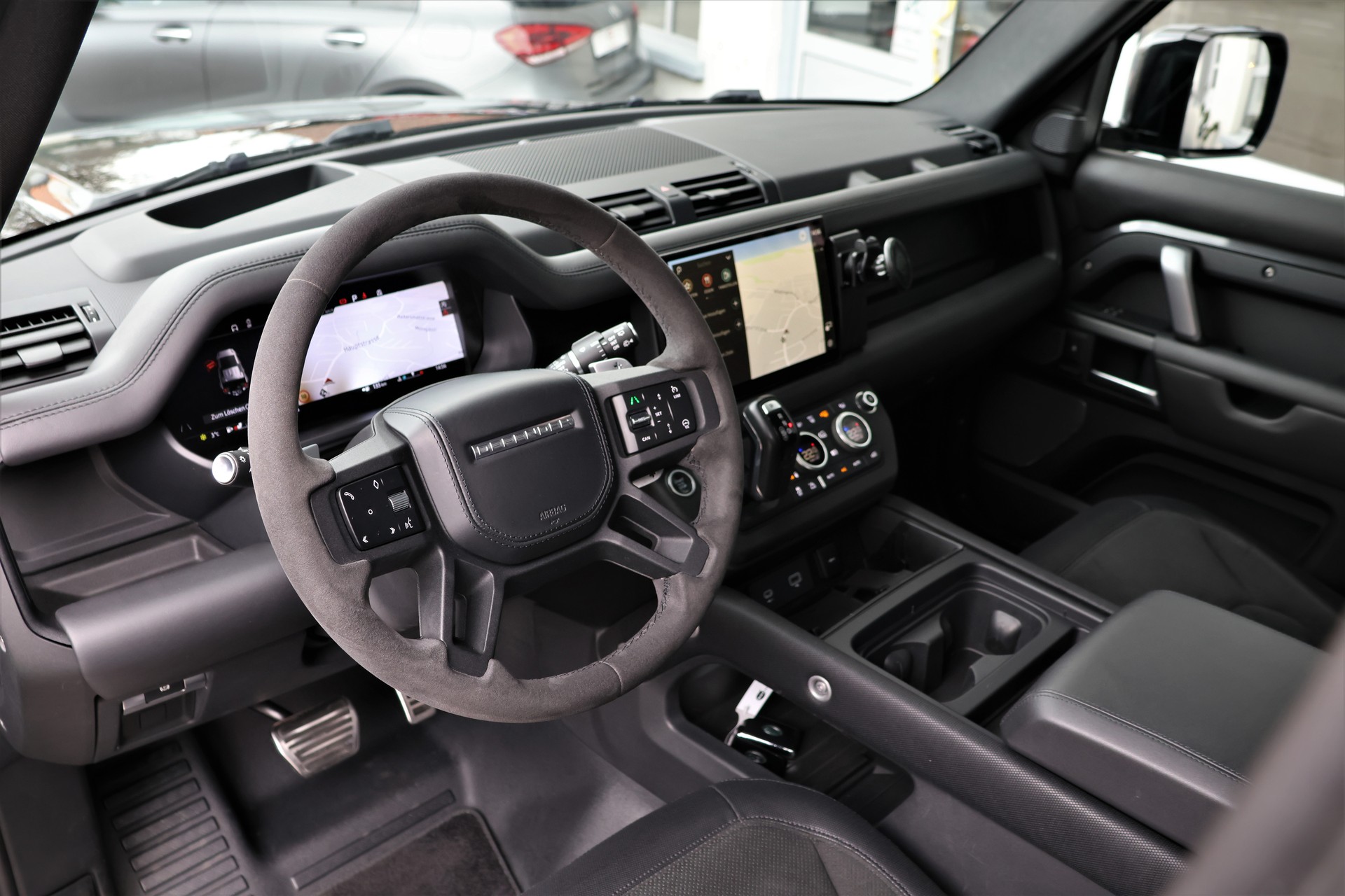 LAND ROVER Defender 110 525 V8 5.0 Carpathian Edition AT8 "StormGrey" 3'500KG AHK-image-10