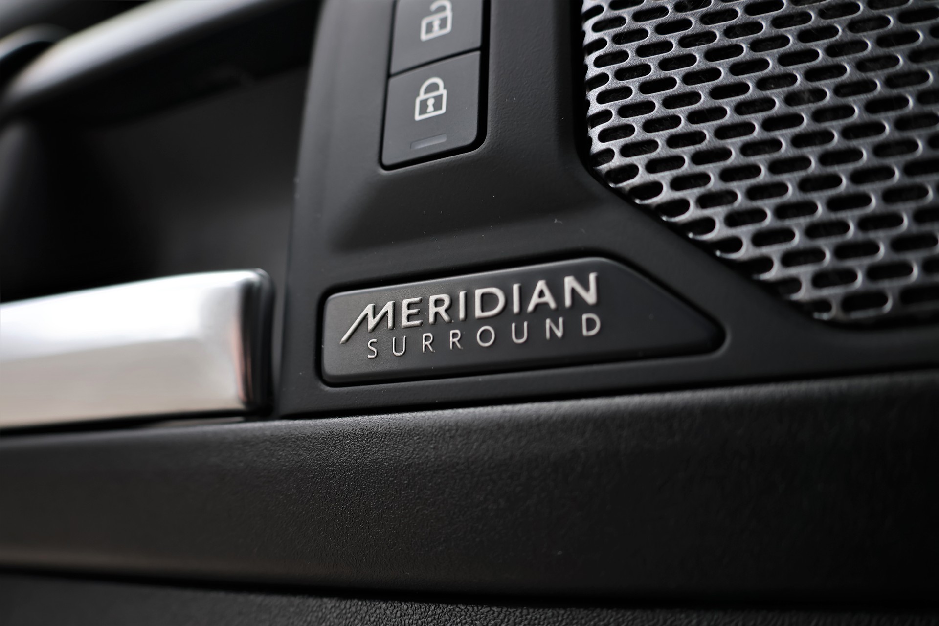 LAND ROVER Defender 110 525 V8 5.0 Carpathian Edition AT8 "StormGrey" 3'500KG AHK-image-12